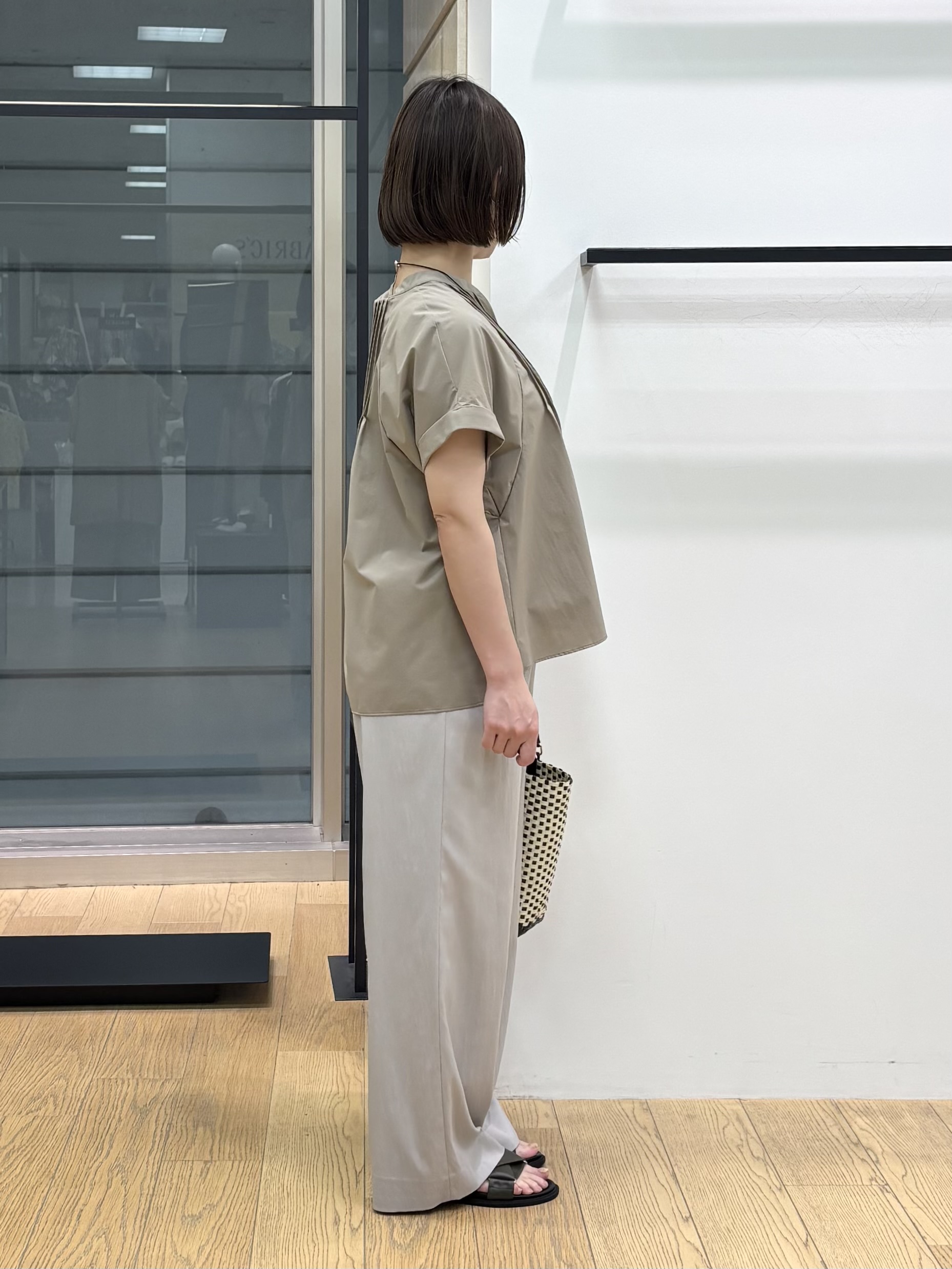 asamiさんの「INDIVI｜【撥水／UVケア／SETUP可能】軽量タックスキッパーブラウス」を使ったコーディネート