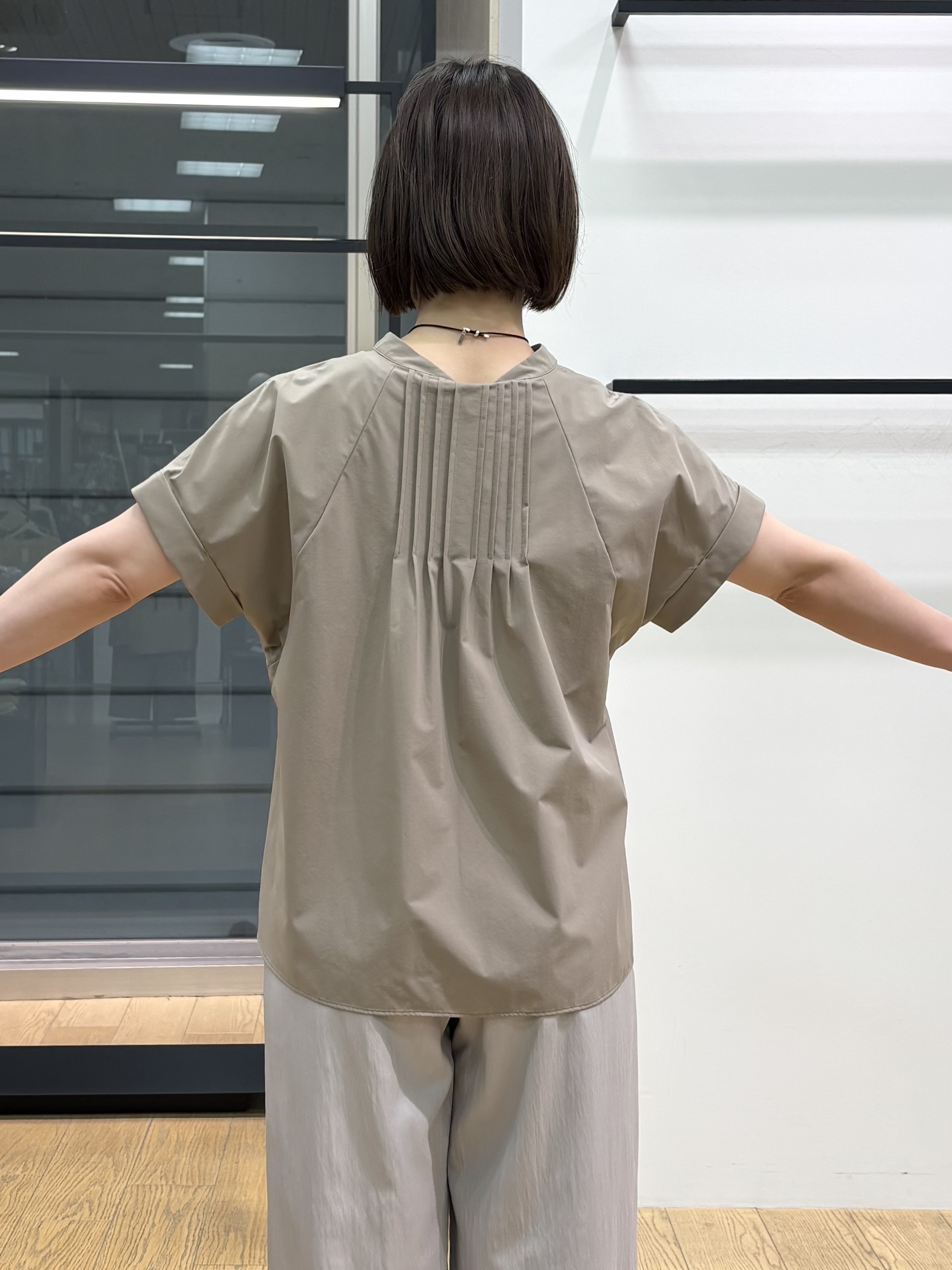 asamiさんの「INDIVI｜【撥水／UVケア／SETUP可能】軽量タックスキッパーブラウス」を使ったコーディネート