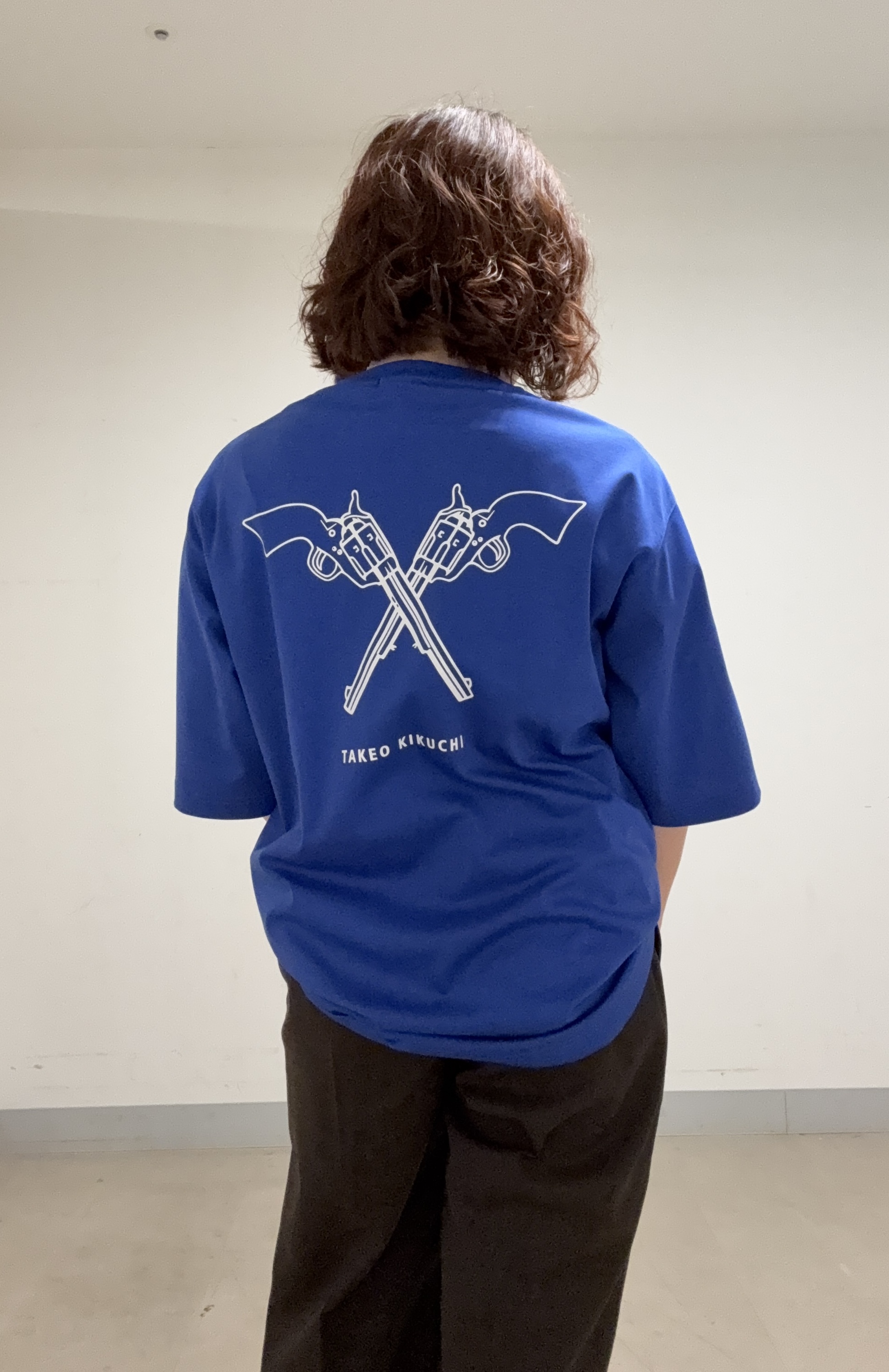 マチダさんの「TAKEO KIKUCHI｜【BOWLER HAT LABEL】アイスクリアコットン バッククロスピストル 半袖Tシャツ」を使ったコーディネート
