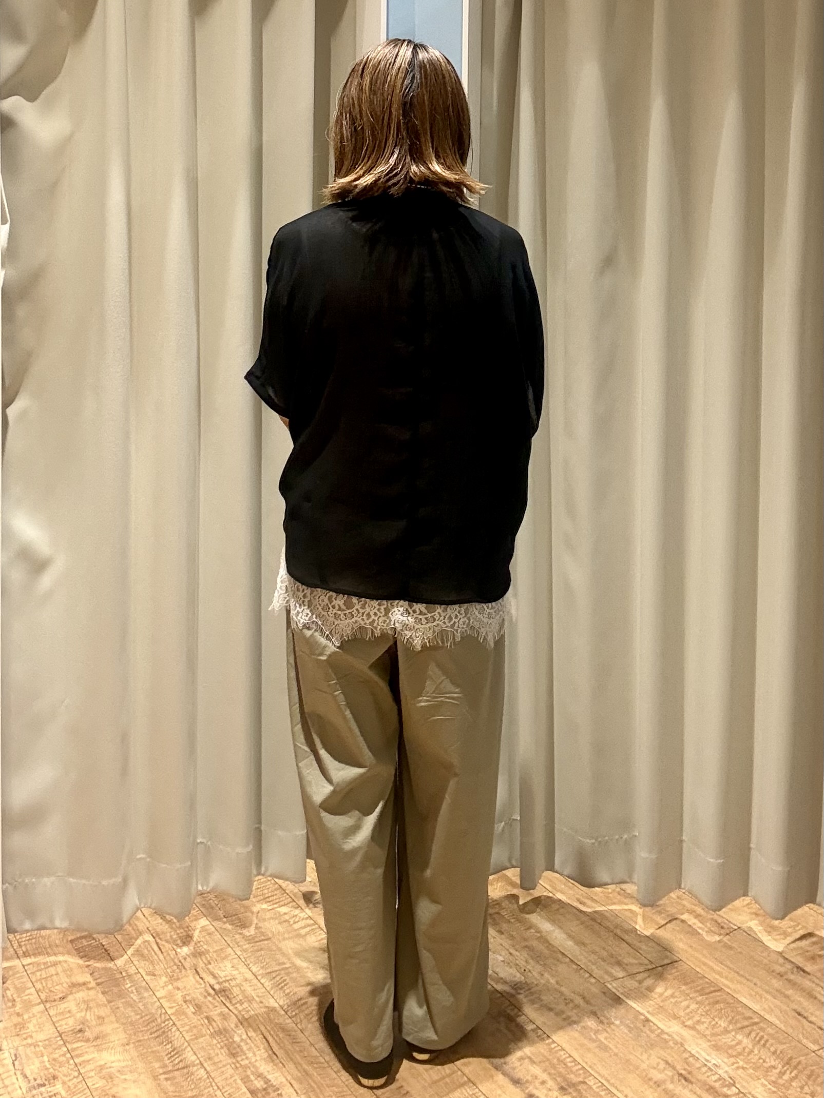 yuさんの「SHOO･LA･RUE｜【洗濯機可/選べる6色】程よいシアー感が涼し気 ゆったりワッシャードルマンブラウス」を使ったコーディネート