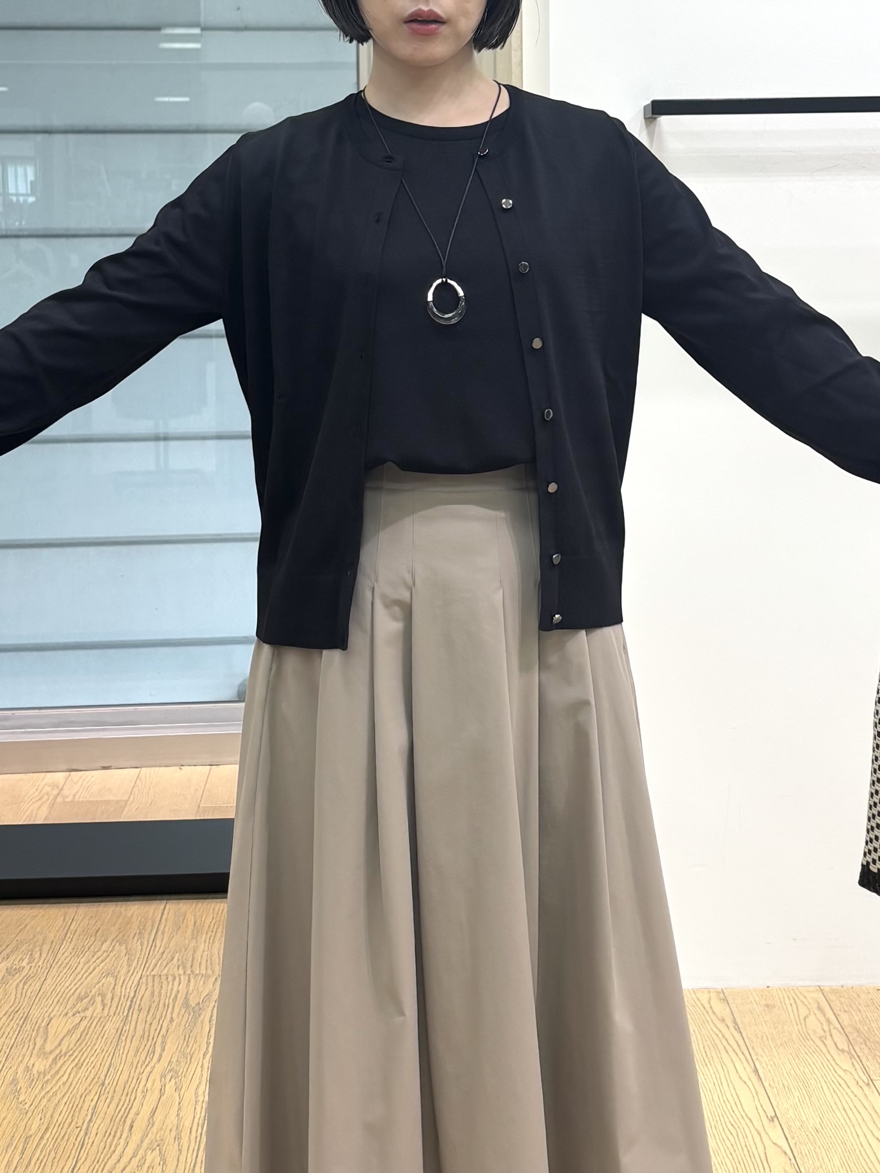asamiさんの「INDIVI｜【UVケア/接触冷感／アンサンブル】丸首カーディガン＆袖スリット5分袖ニット」を使ったコーディネート