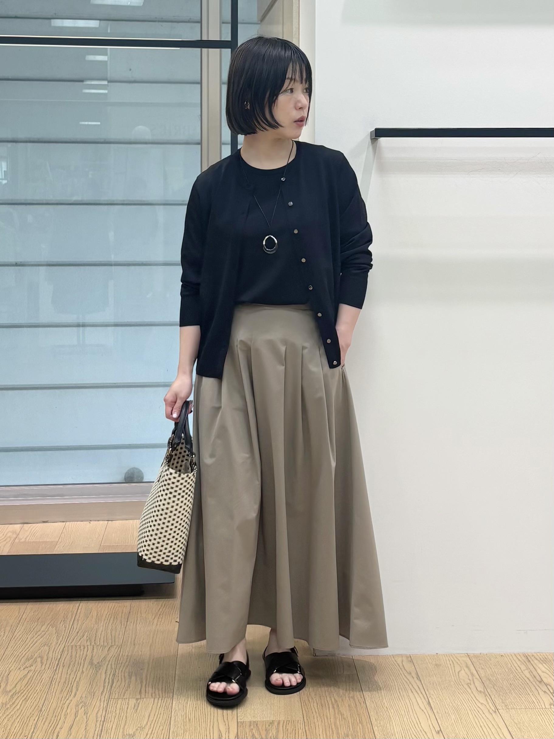 asamiさんの「INDIVI｜【UVケア/接触冷感／アンサンブル】丸首カーディガン＆袖スリット5分袖ニット」を使ったコーディネート