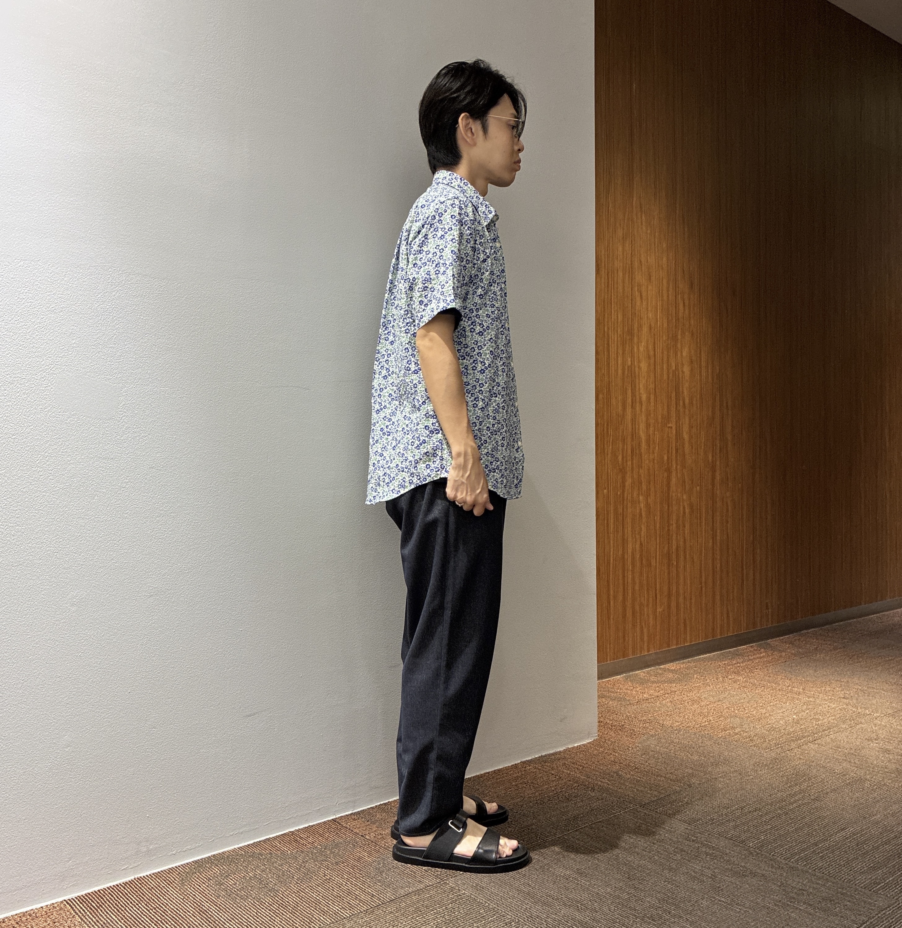 わいずみさんの「TAKEO KIKUCHI｜リップル小花シャツ」を使ったコーディネート