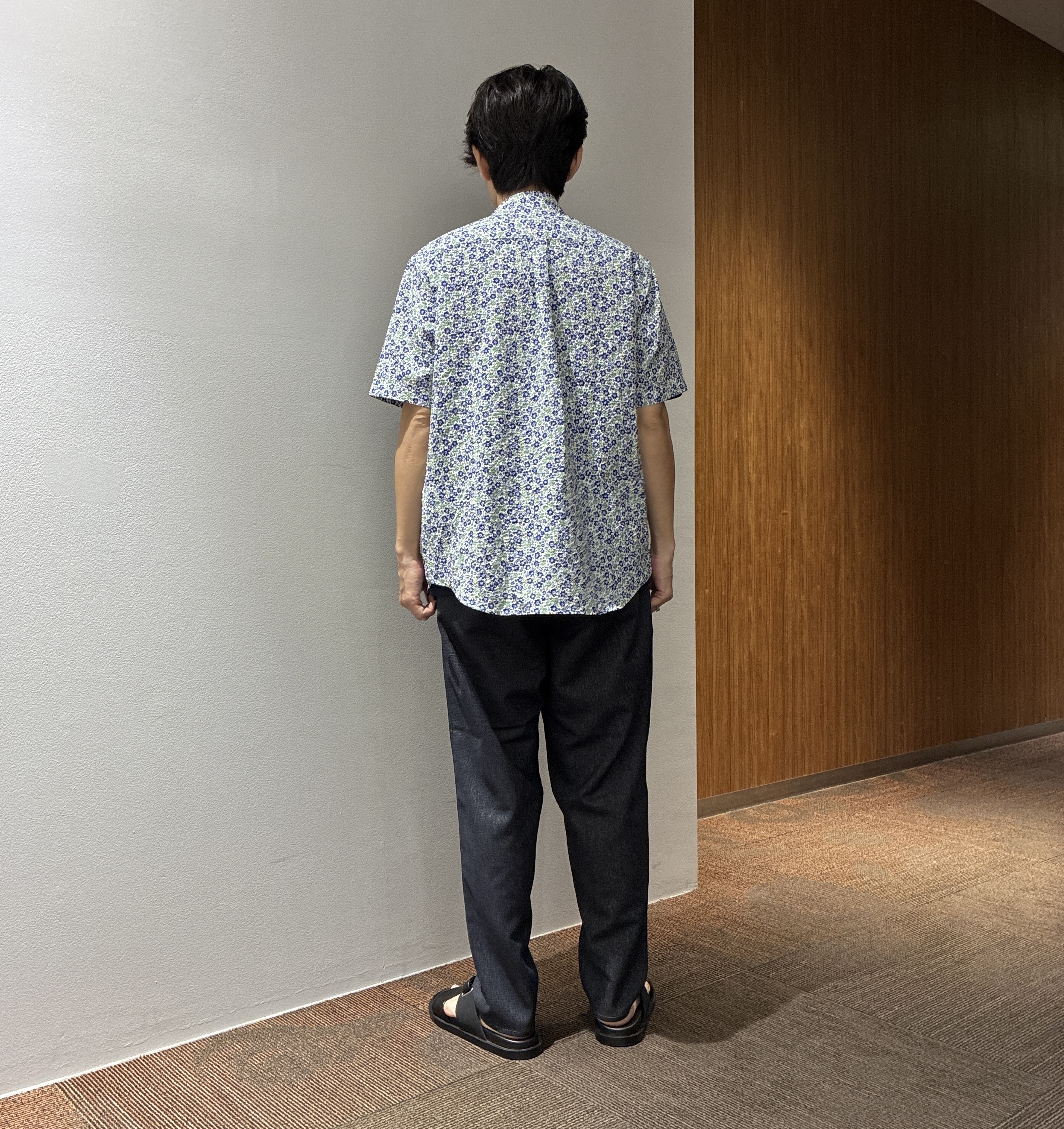 わいずみさんの「TAKEO KIKUCHI｜リップル小花シャツ」を使ったコーディネート