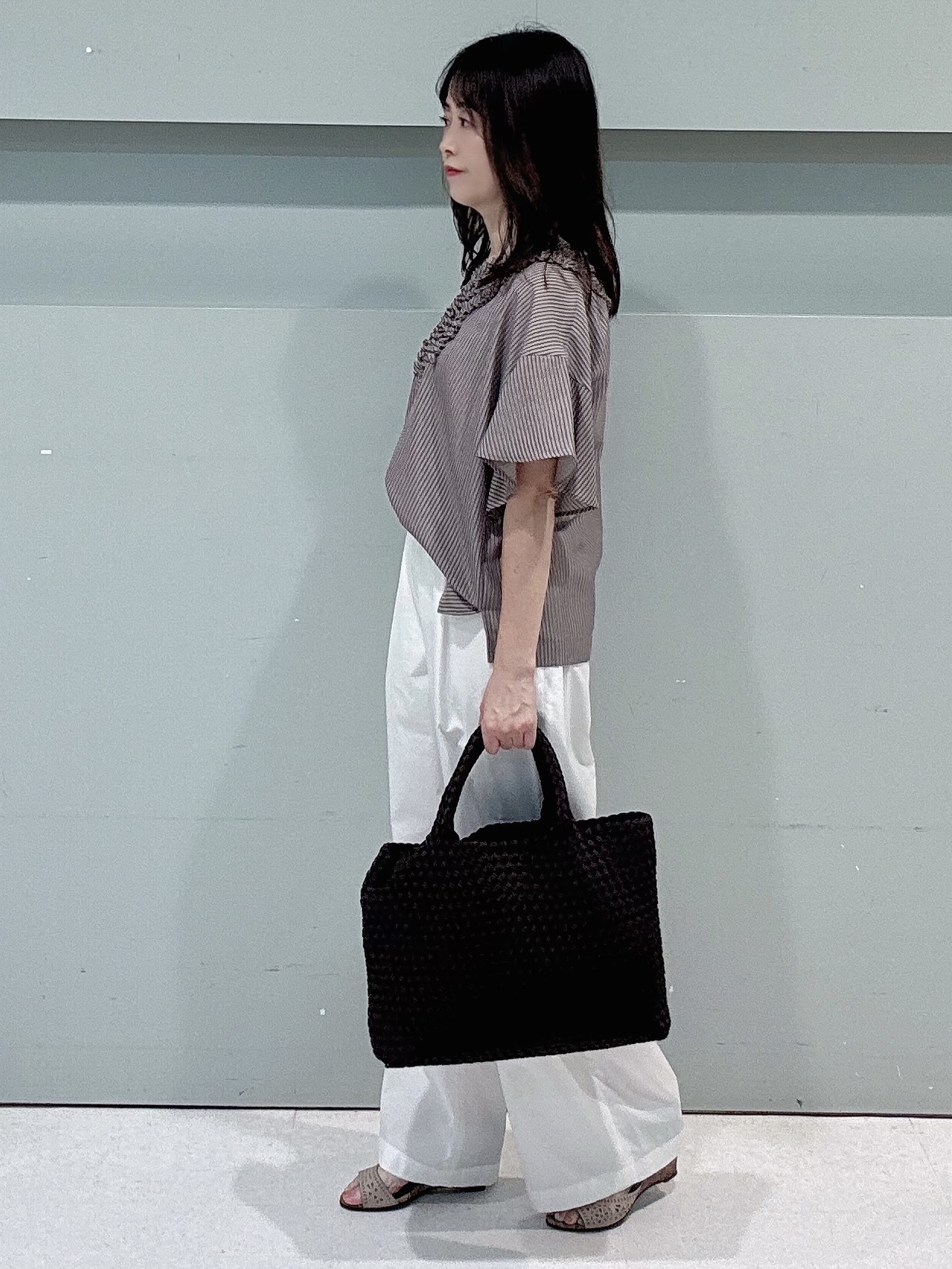 makiさんの「UNTITLED｜【接触冷感/通気性/洗える】Vネックフリルブラウス」を使ったコーディネート