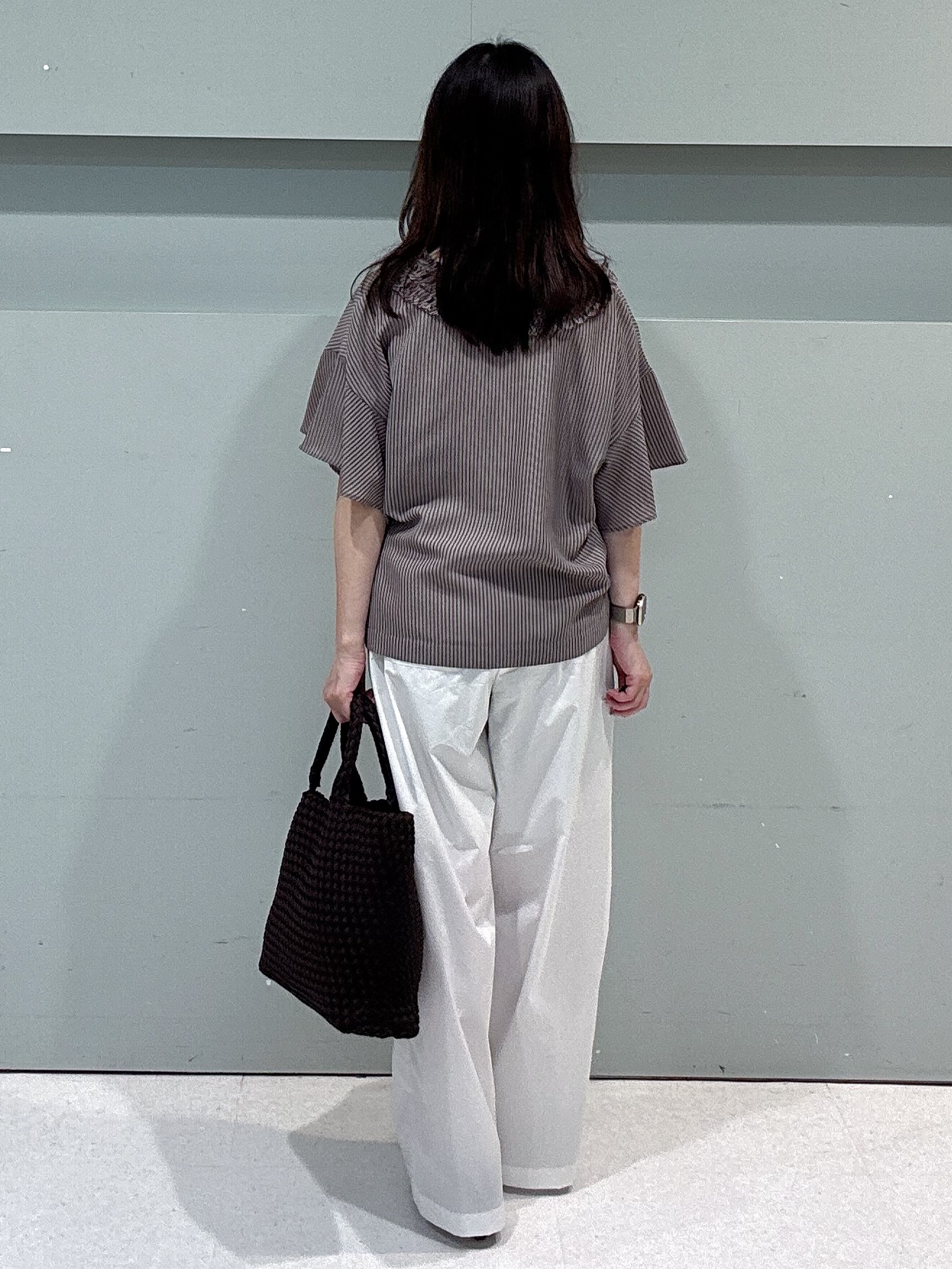 makiさんの「UNTITLED｜【接触冷感/通気性/洗える】Vネックフリルブラウス」を使ったコーディネート
