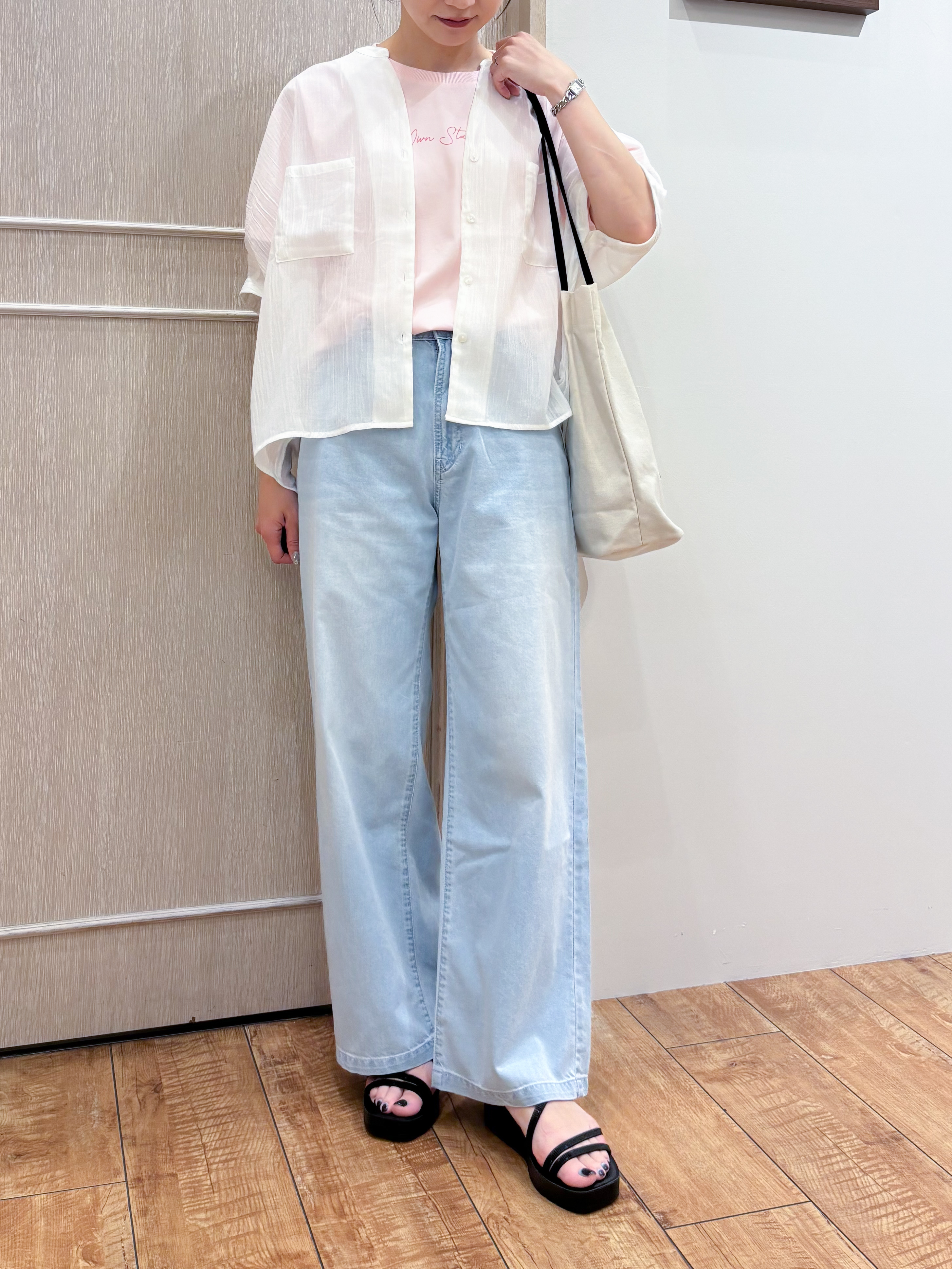 なみさんの「SHOO･LA･RUE｜【洗濯機可/選べる6色】程よいシアー感が涼し気 ゆったりワッシャードルマンブラウス」を使ったコーディネート