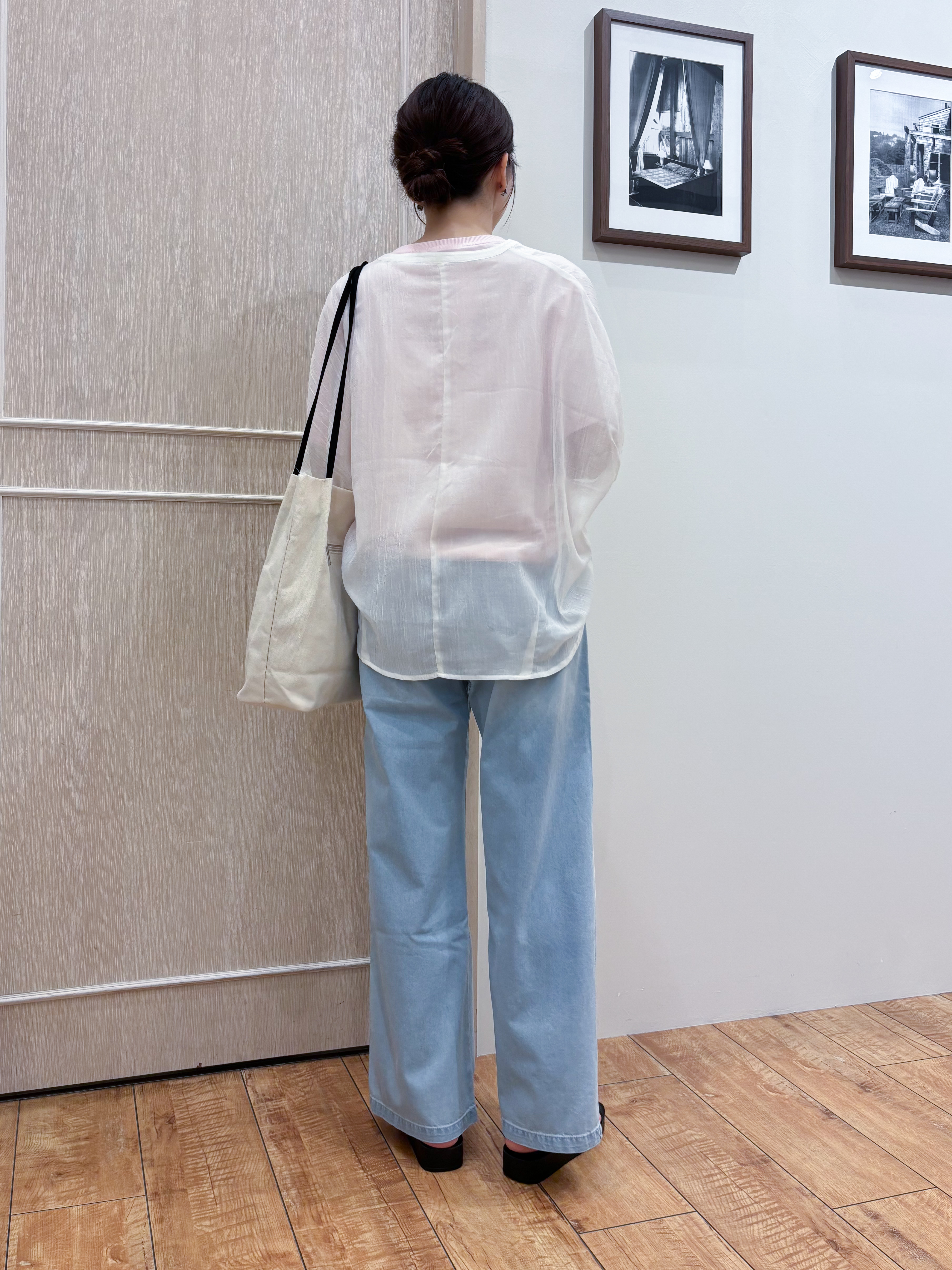 なみさんの「SHOO･LA･RUE｜【洗濯機可/選べる6色】程よいシアー感が涼し気 ゆったりワッシャードルマンブラウス」を使ったコーディネート