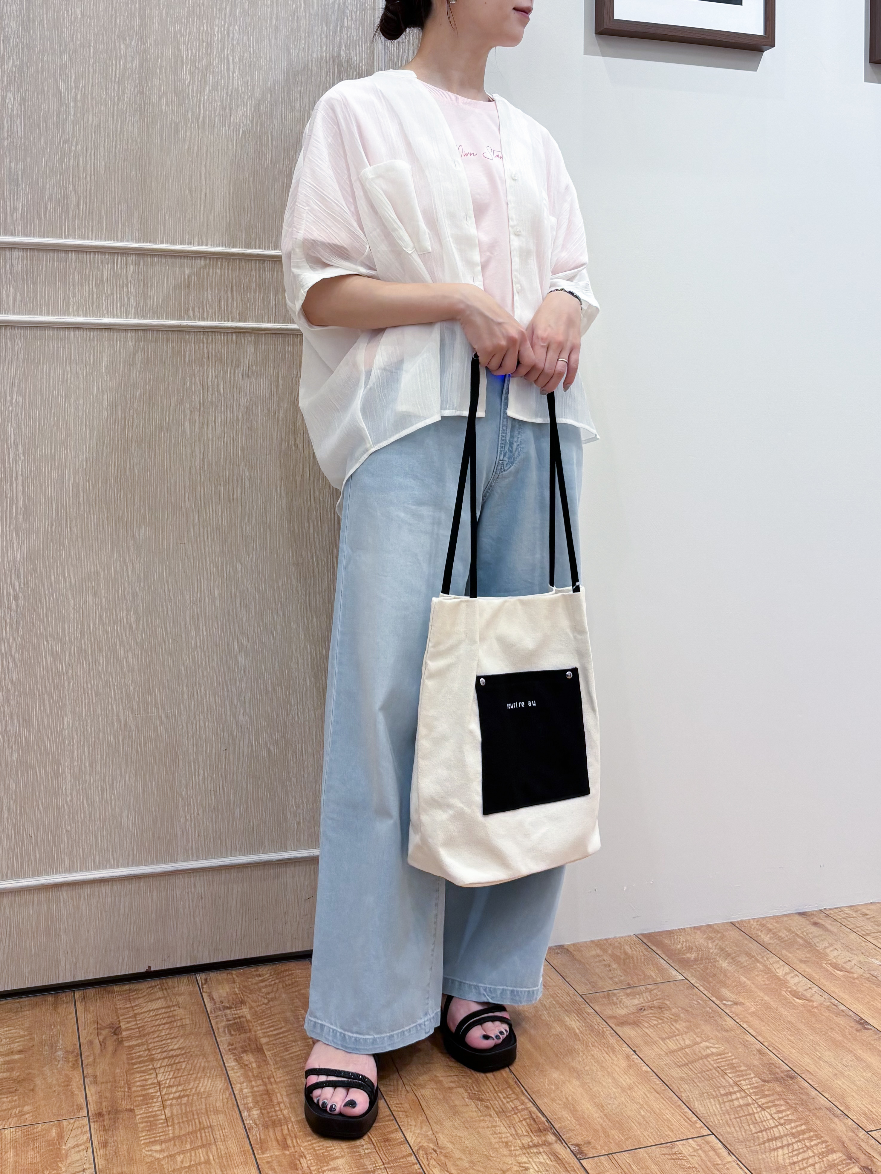 なみさんの「SHOO･LA･RUE｜【洗濯機可/選べる6色】程よいシアー感が涼し気 ゆったりワッシャードルマンブラウス」を使ったコーディネート