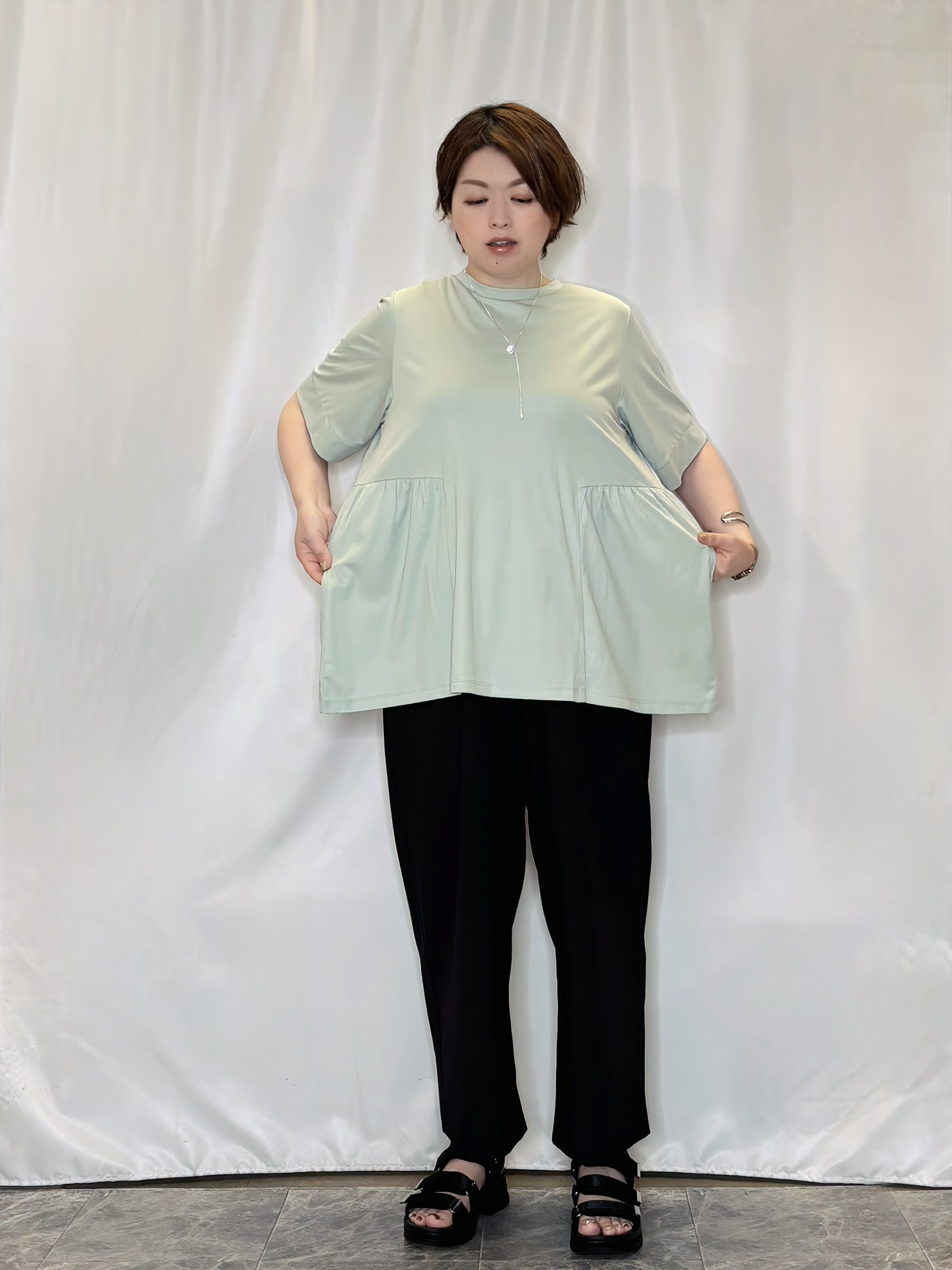 たみさんの「SHOO･LA･RUE｜【S-LL/洗濯機可/UV】インせず着られる サイドギャザー切替トップス」を使ったコーディネート