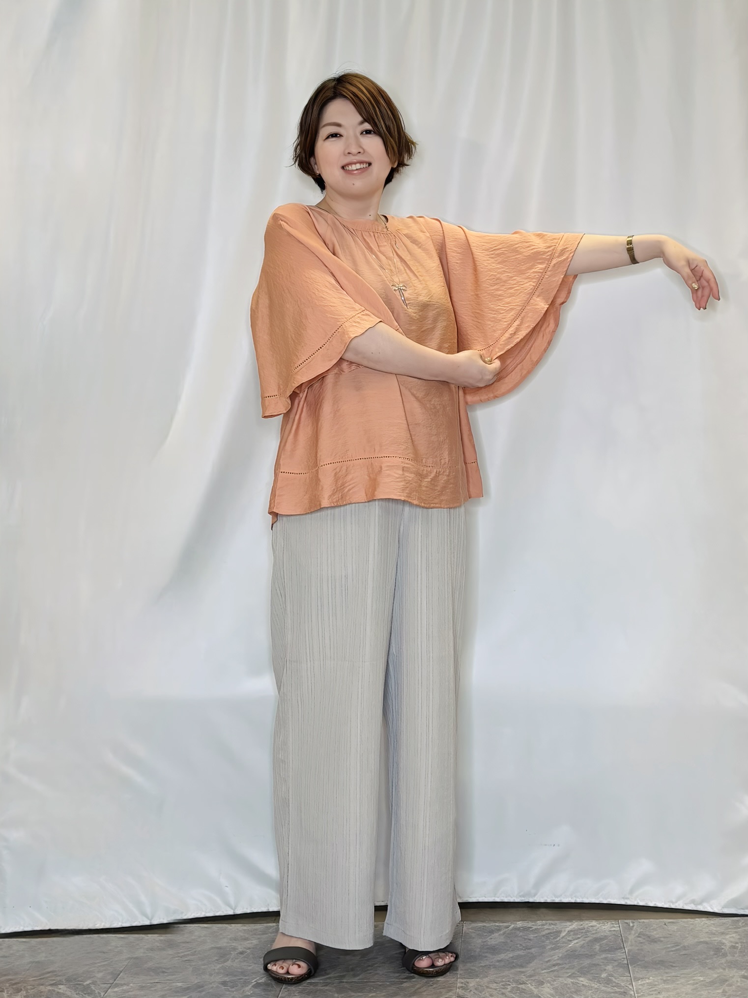 たみさんの「SHOO･LA･RUE｜【S-LL/洗濯機可/体型カバー】はしごレースがポイント スラブポンチョ風ブラウス」を使ったコーディネート