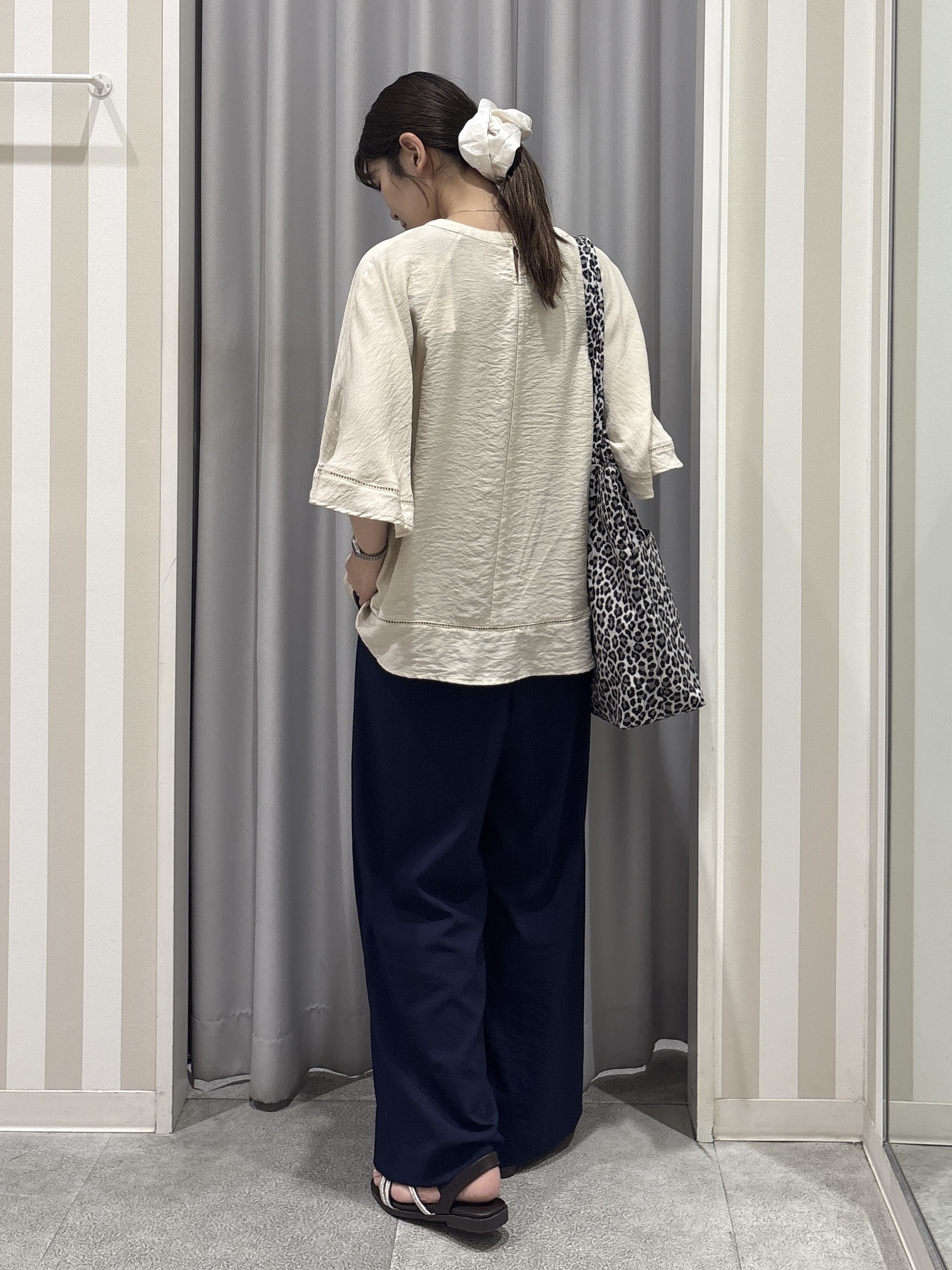 Rikaさんの「SHOO･LA･RUE｜【S-LL/洗濯機可/体型カバー】はしごレースがポイント スラブポンチョ風ブラウス」を使ったコーディネート