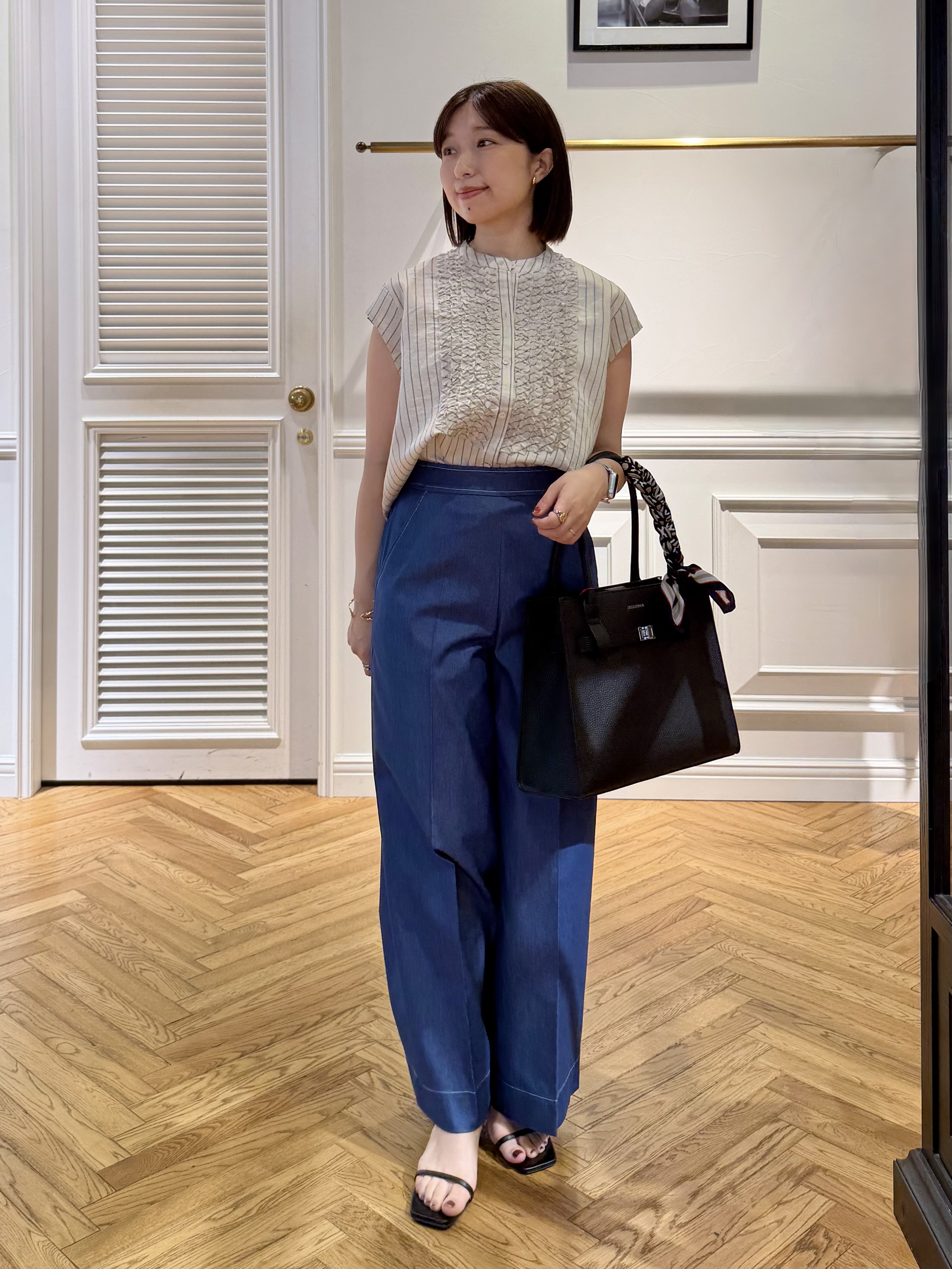 つじ まこさんの「DRESSTERIOR｜ストライプフレンチスリーブフリルブラウス」を使ったコーディネート