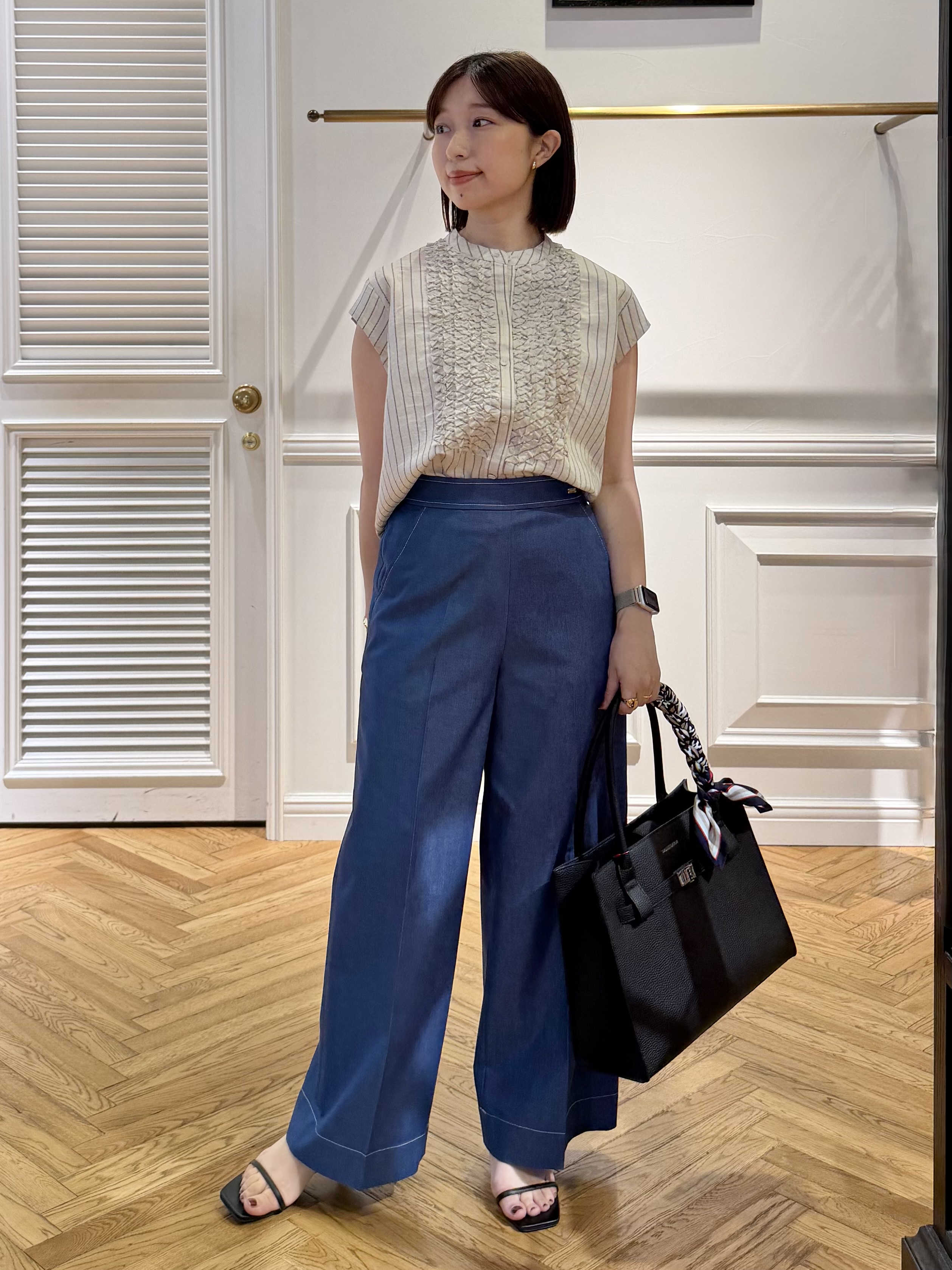 つじ まこさんの「DRESSTERIOR｜ストライプフレンチスリーブフリルブラウス」を使ったコーディネート