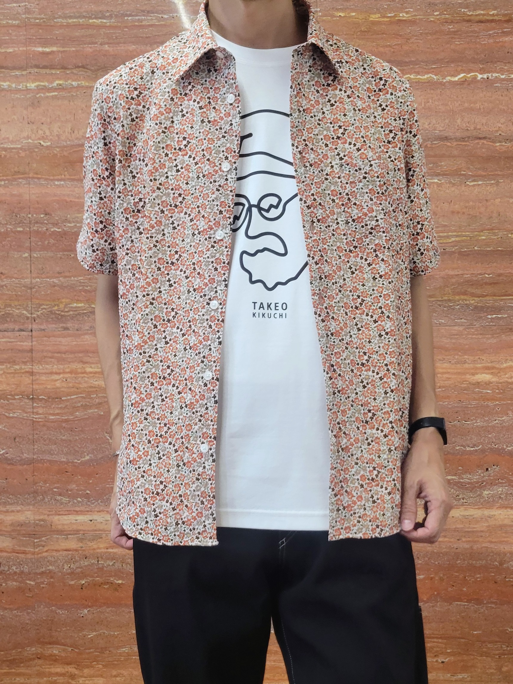 piroyaさんの「TAKEO KIKUCHI｜リップル小花シャツ」を使ったコーディネート