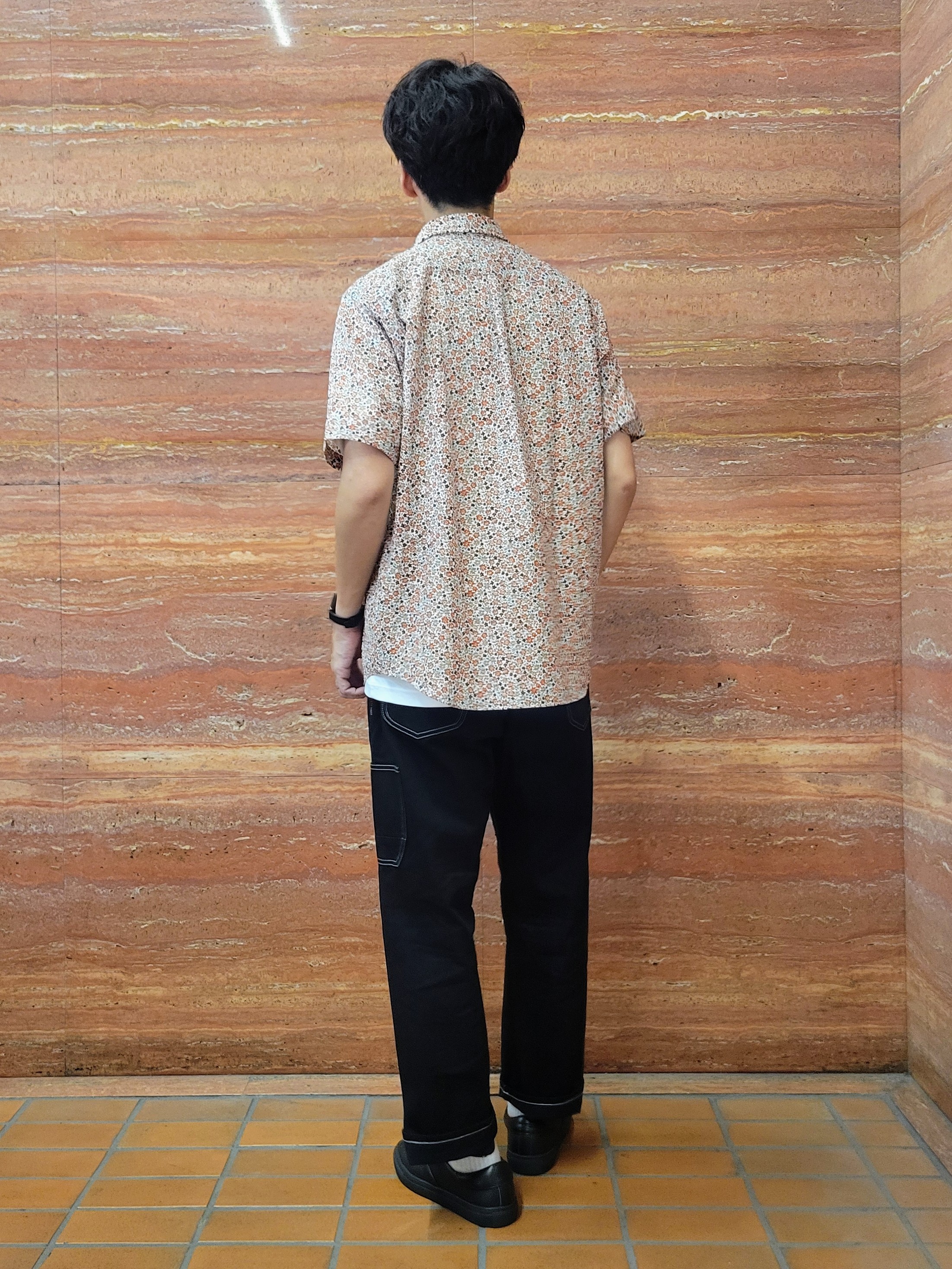 piroyaさんの「TAKEO KIKUCHI｜リップル小花シャツ」を使ったコーディネート