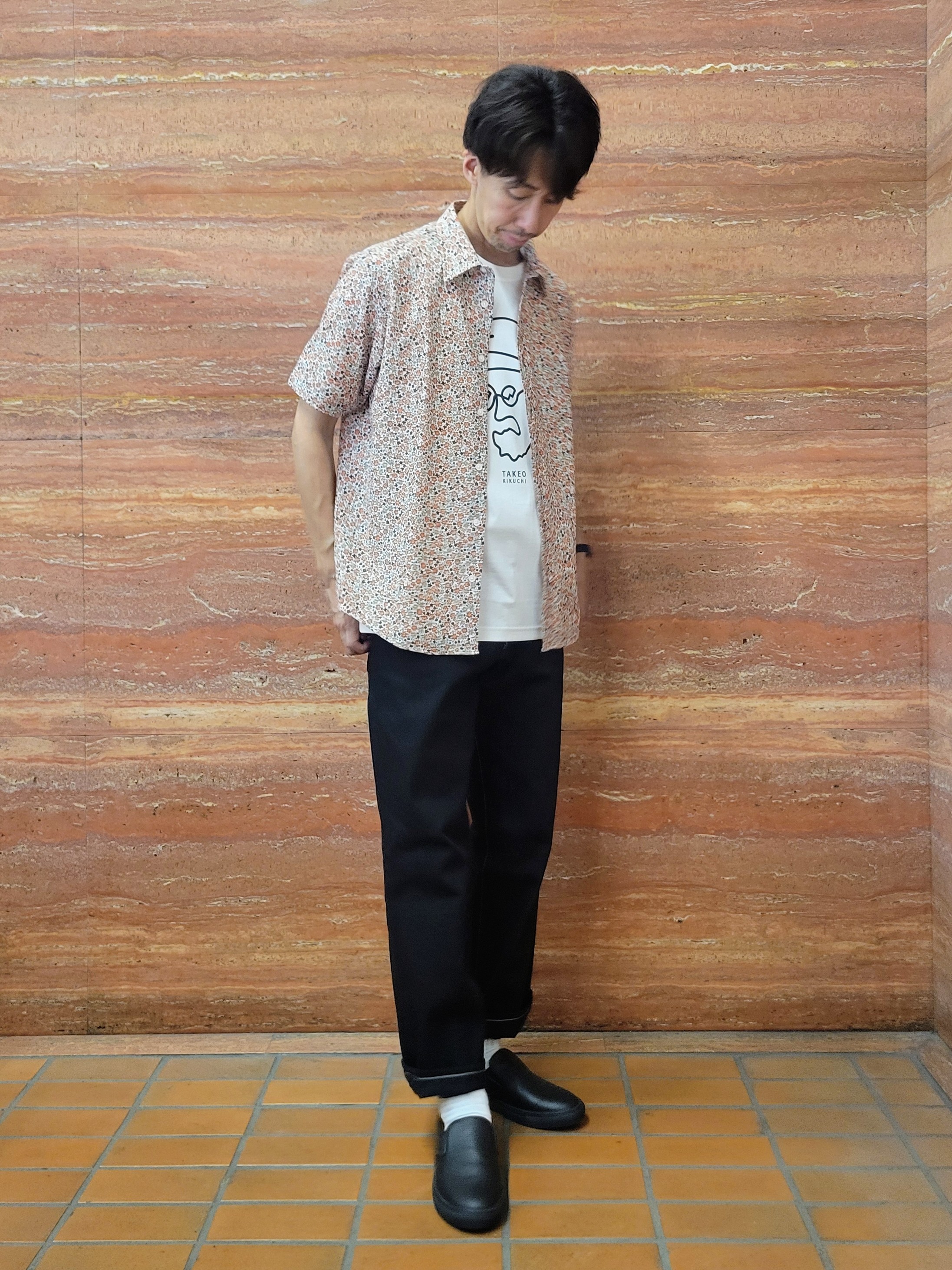 piroyaさんの「TAKEO KIKUCHI｜リップル小花シャツ」を使ったコーディネート