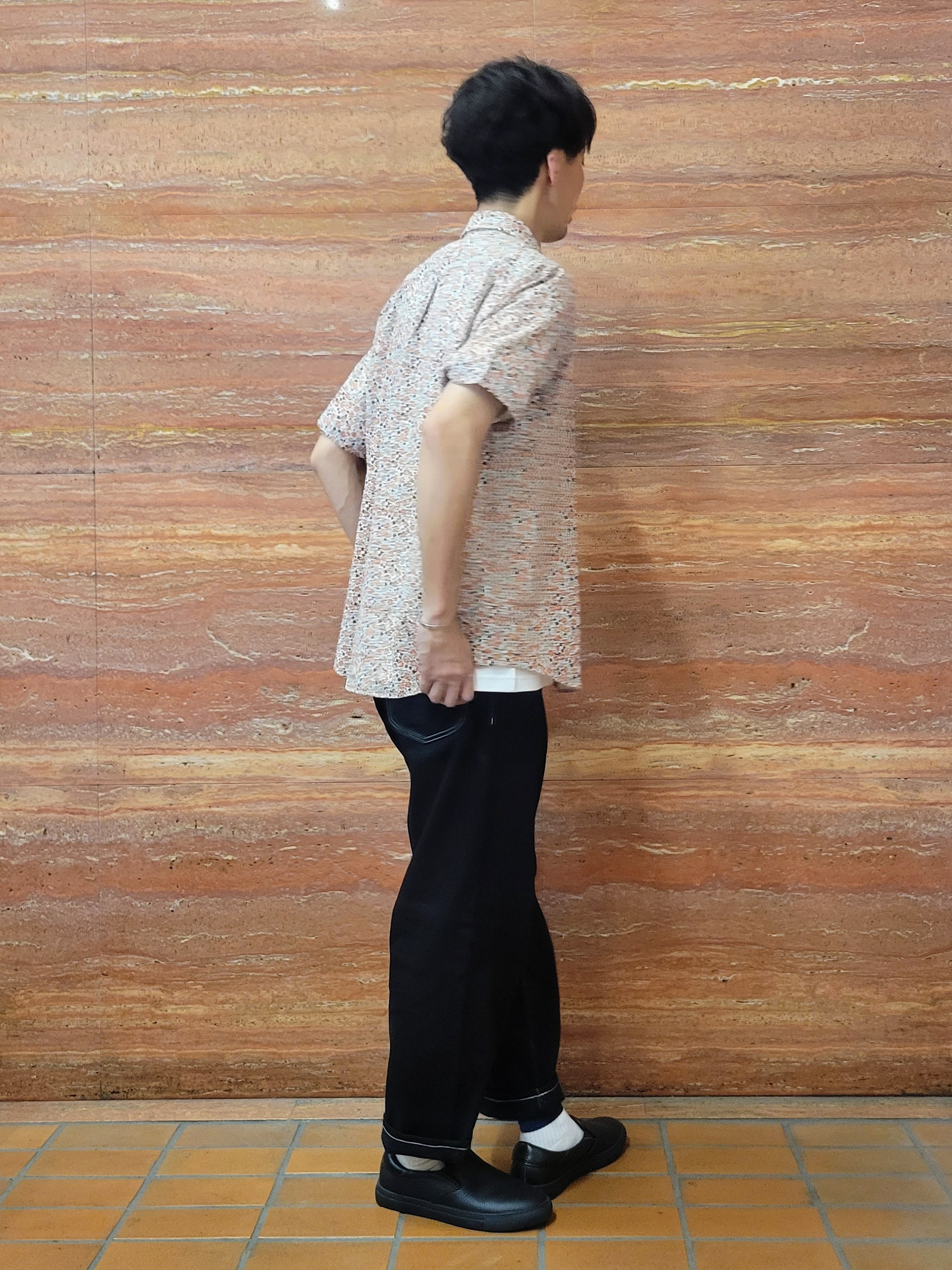 piroyaさんの「TAKEO KIKUCHI｜リップル小花シャツ」を使ったコーディネート