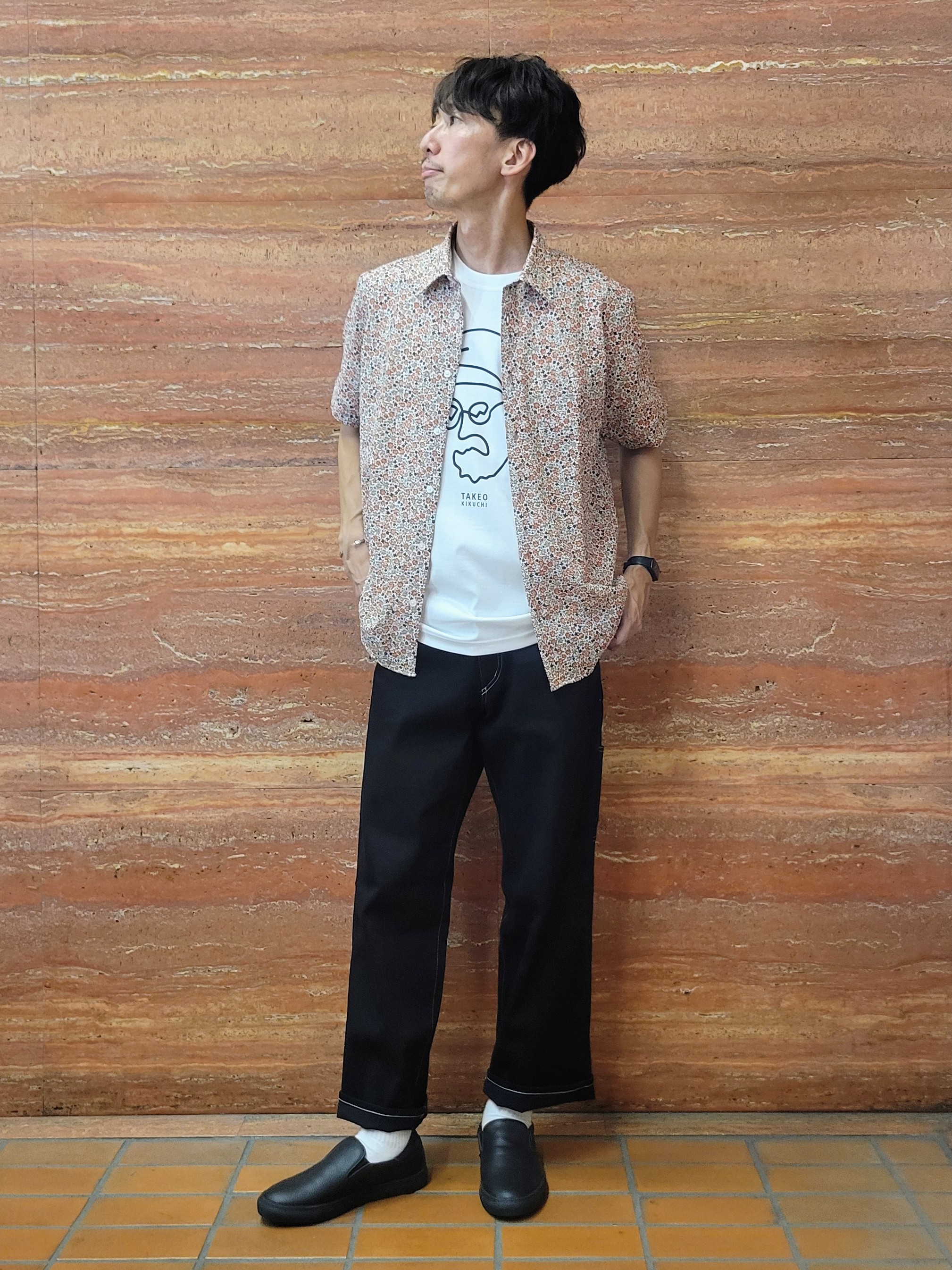 piroyaさんの「TAKEO KIKUCHI｜リップル小花シャツ」を使ったコーディネート