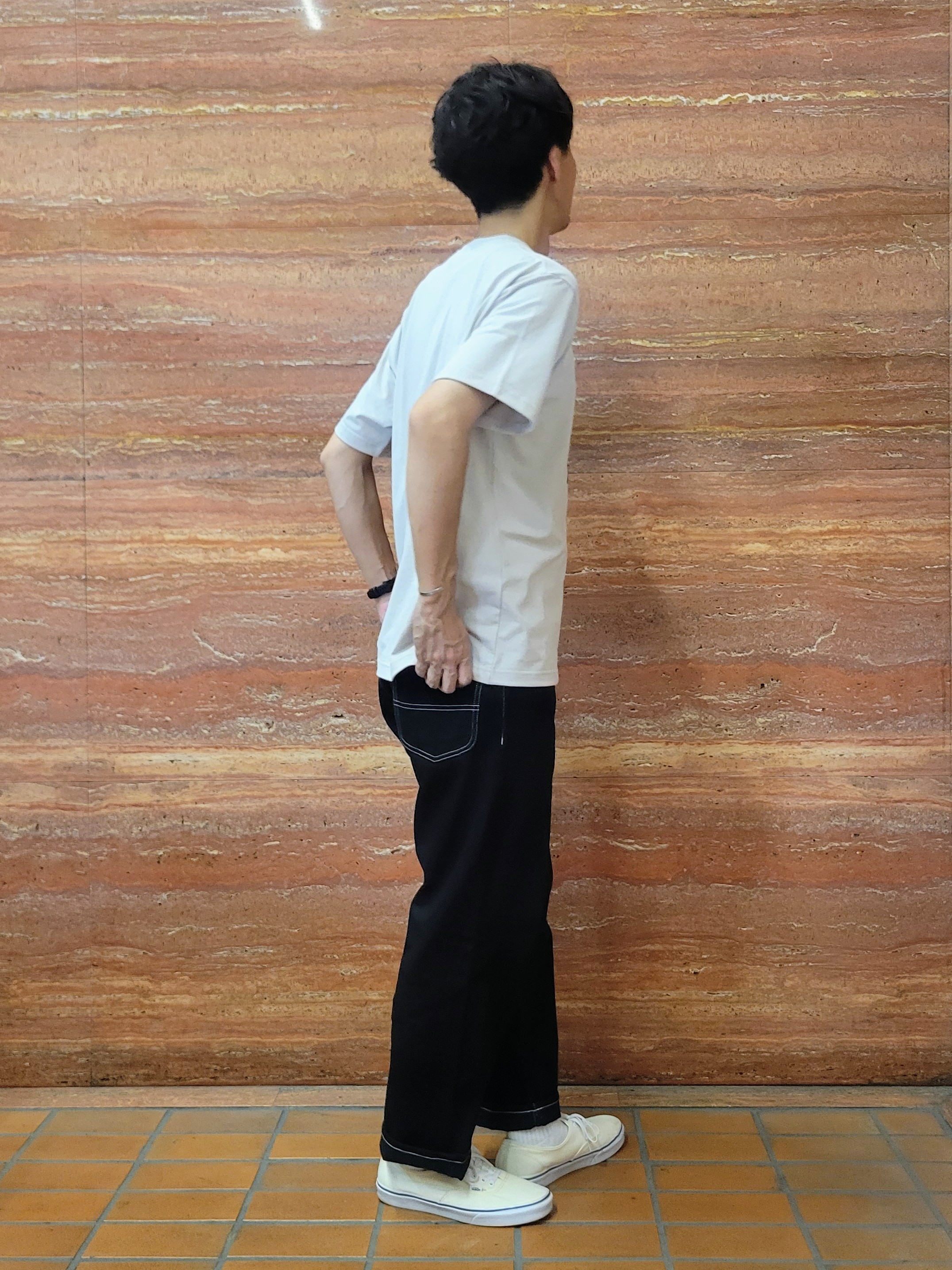 piroyaさんの「TAKEO KIKUCHI｜モノクロタイルTシャツ」を使ったコーディネート