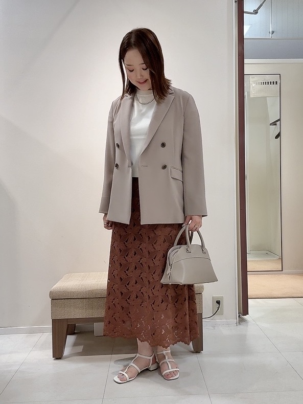YUIさんの「UNTITLED｜【新色追加/セットアップ可】エアリー ダブルブレストジャケット」を使ったコーディネート