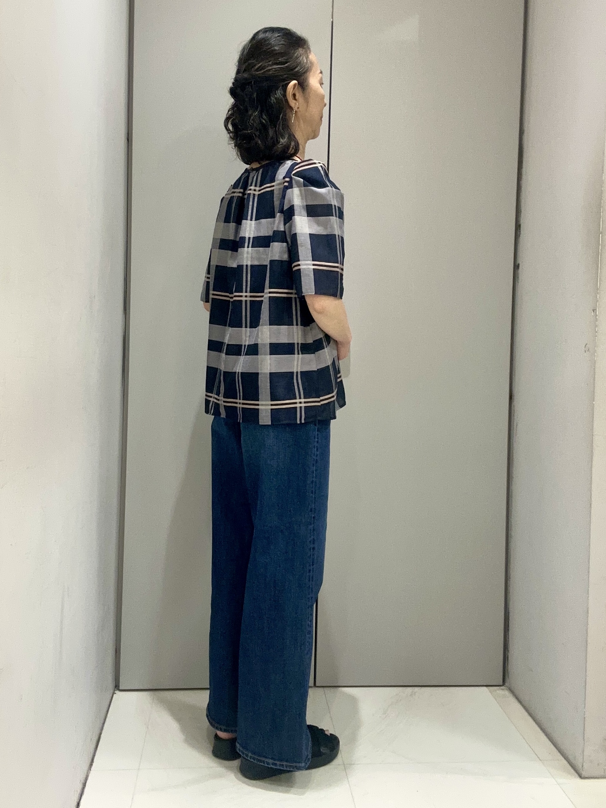 Kouさんの「Reflect｜【セットアップ／手洗い可】チェック柄パフスリーブブラウス」を使ったコーディネート