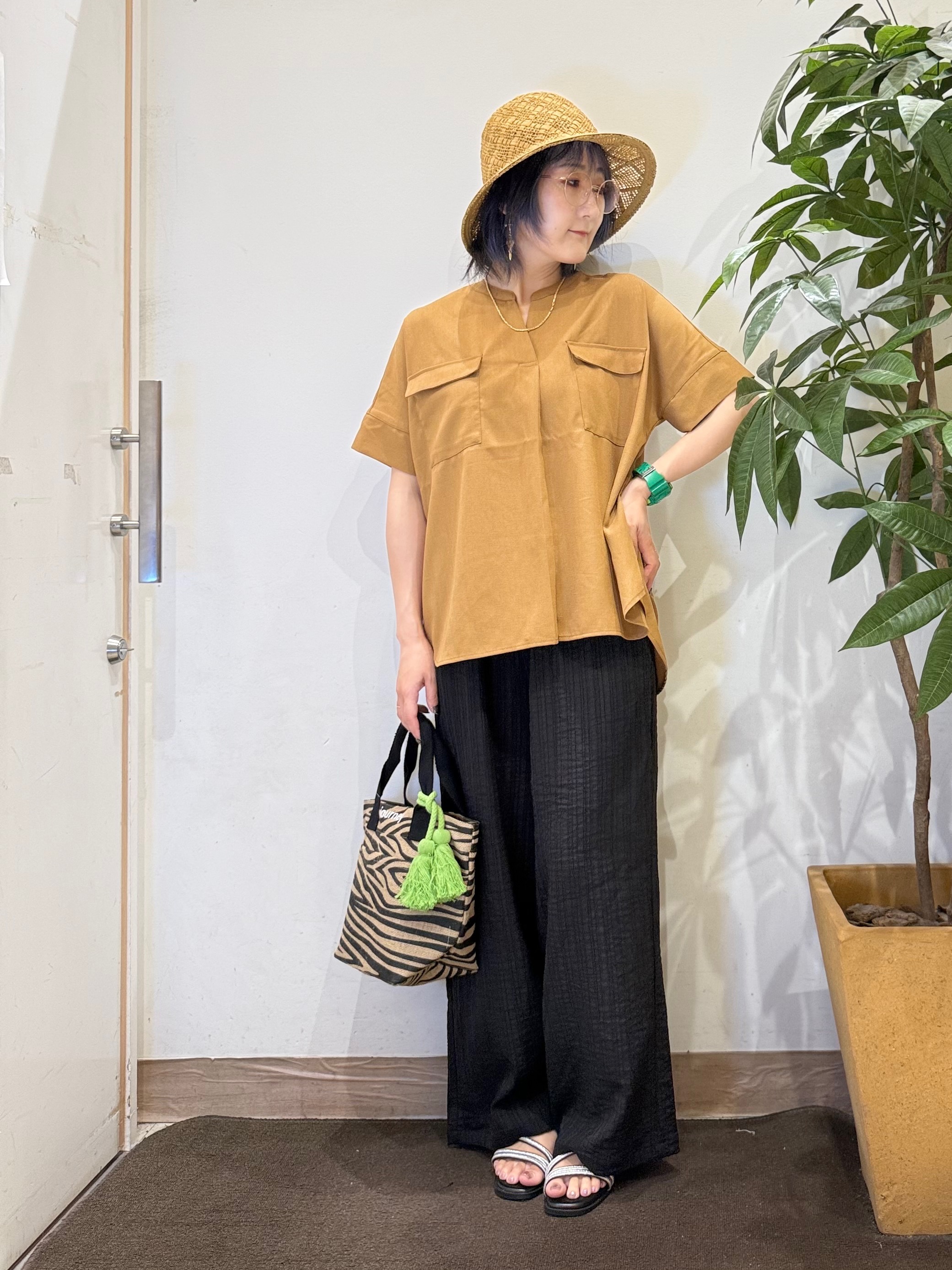 misakiさんの「SHOO･LA･RUE｜【洗濯後しわになりにくい/UV/吸水速乾】Wポケットが目を引く オンオフ使えるスキッパーブラウス」を使ったコーディネート