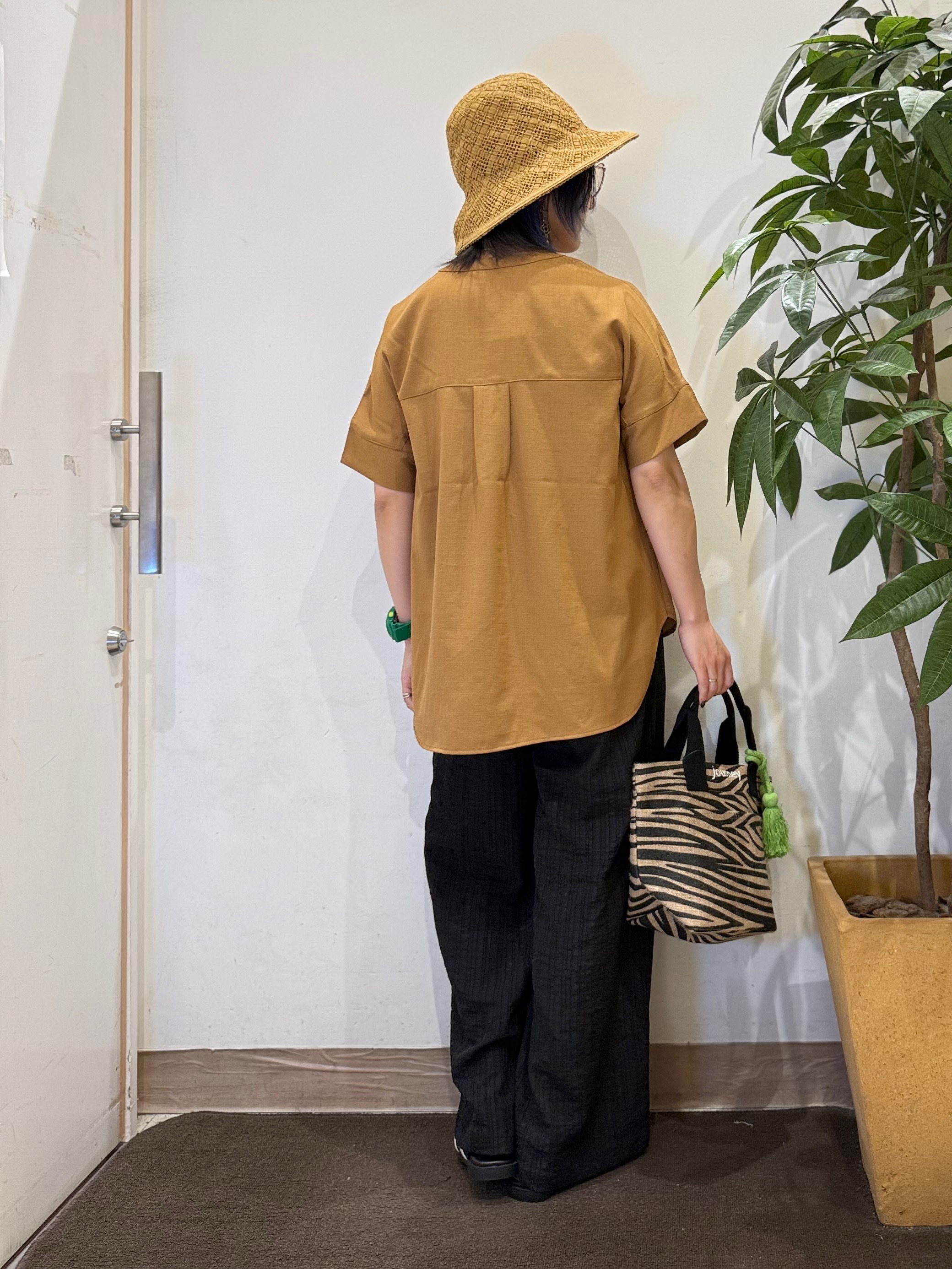 misakiさんの「SHOO･LA･RUE｜【洗濯後しわになりにくい/UV/吸水速乾】Wポケットが目を引く オンオフ使えるスキッパーブラウス」を使ったコーディネート