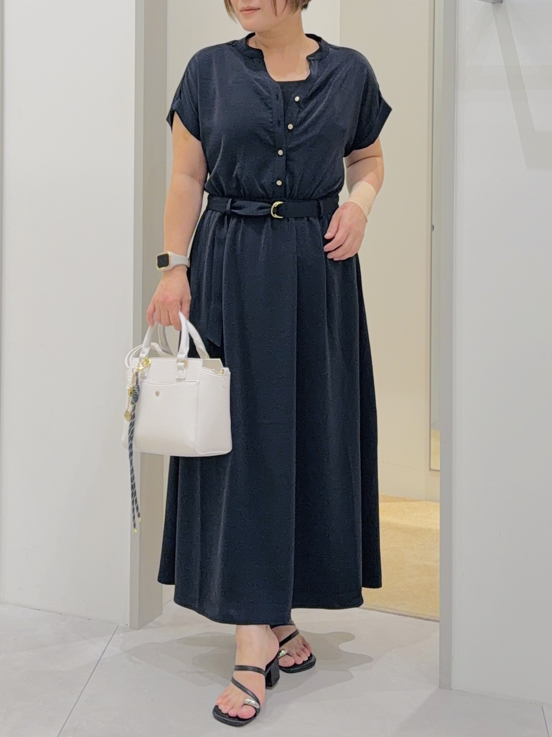 タナさんの「THE SHOP TK｜【M-XL/防しわ/UV】やみつきになる とろみスキッパーワンピース」を使ったコーディネート
