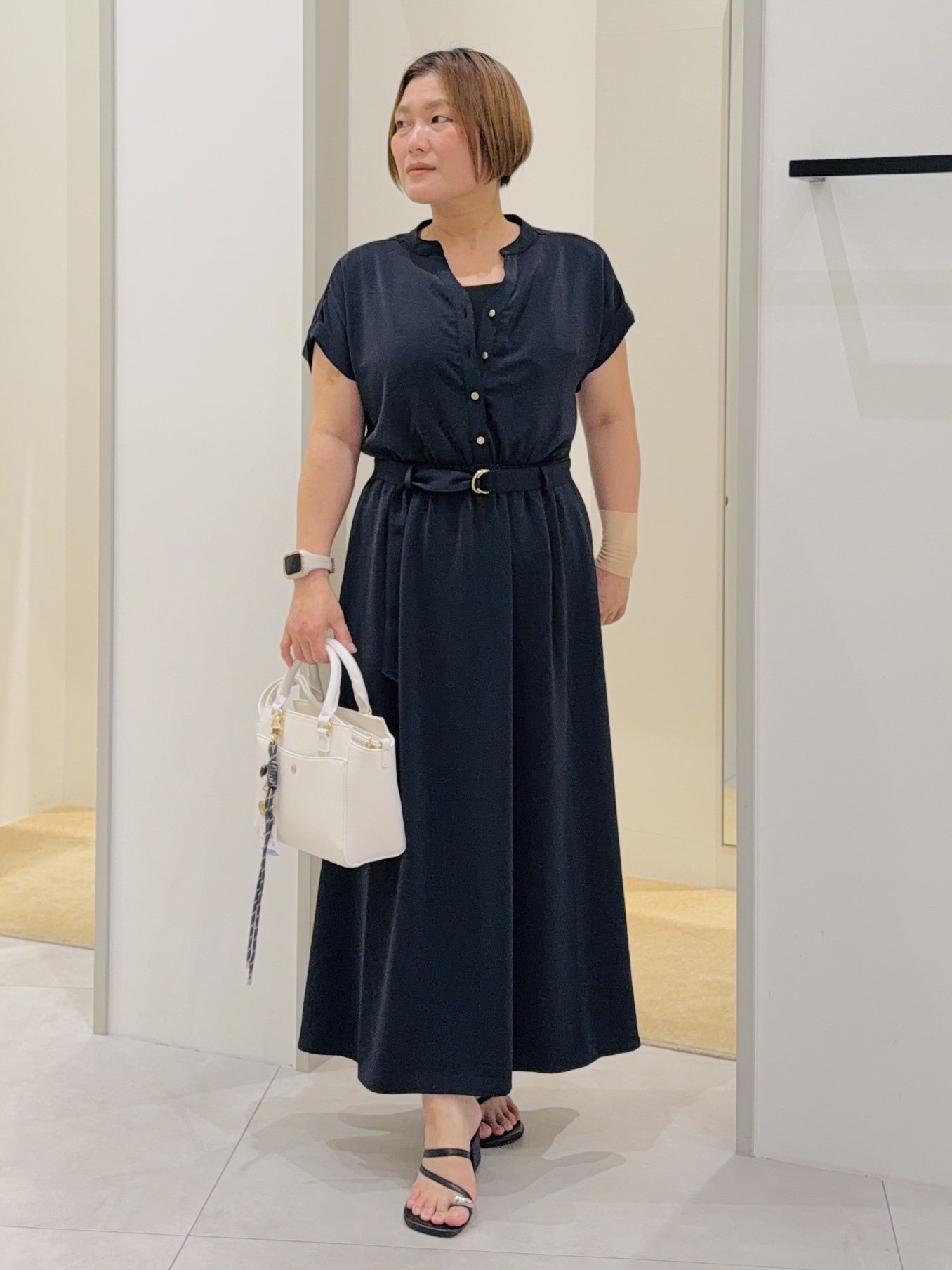 タナさんの「THE SHOP TK｜【M-XL/防しわ/UV】やみつきになる とろみスキッパーワンピース」を使ったコーディネート