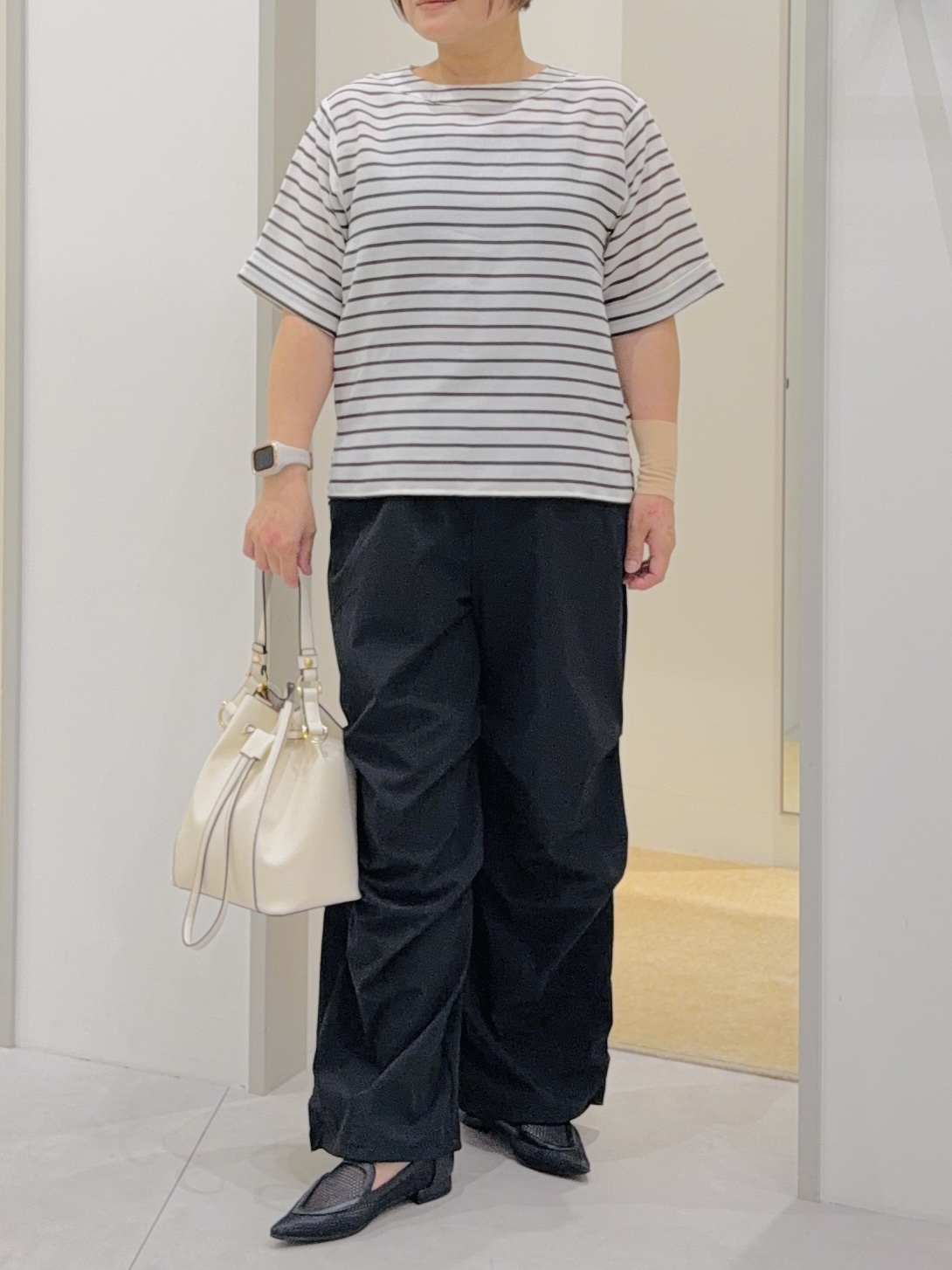 タナさんの「THE SHOP TK｜【M-XL/二の腕カバー】さらり麻調メッシュ5分袖ブラウス」を使ったコーディネート