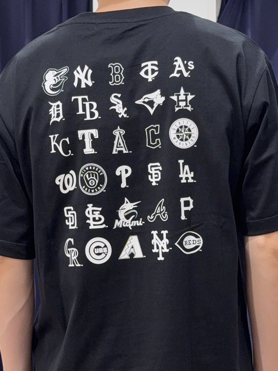 カシマさんの「THE SHOP TK｜【Disney】【MLB】スペシャルデザイン半袖Tシャツ」を使ったコーディネート