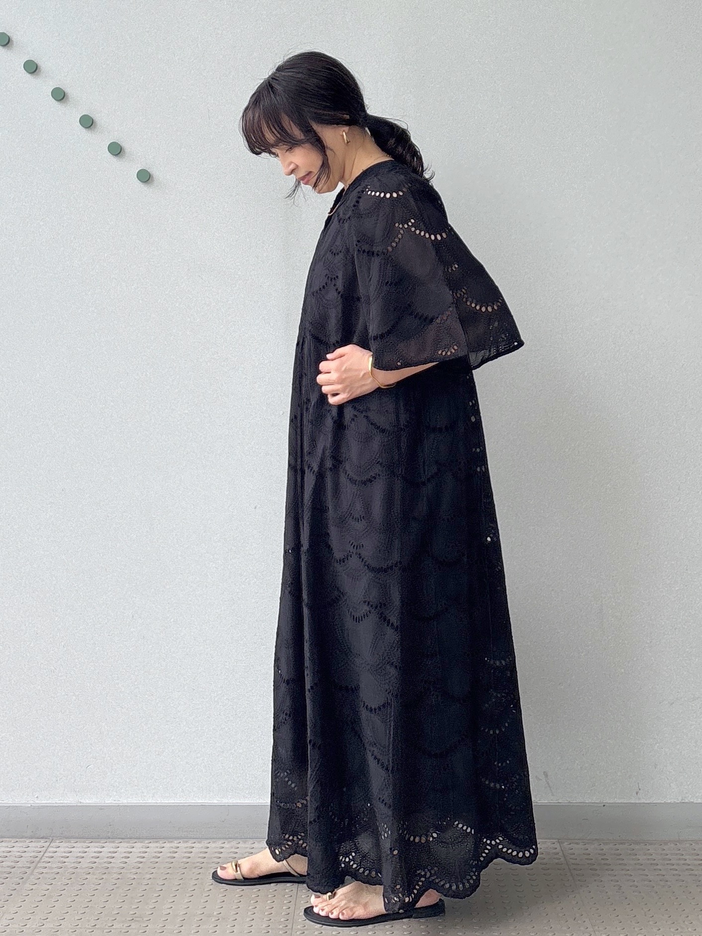 kawamuraさんの「DRESSTERIOR｜NICOLAS LAINAS（ニコラスライナス）ソフトソールトングサンダル」を使ったコーディネート