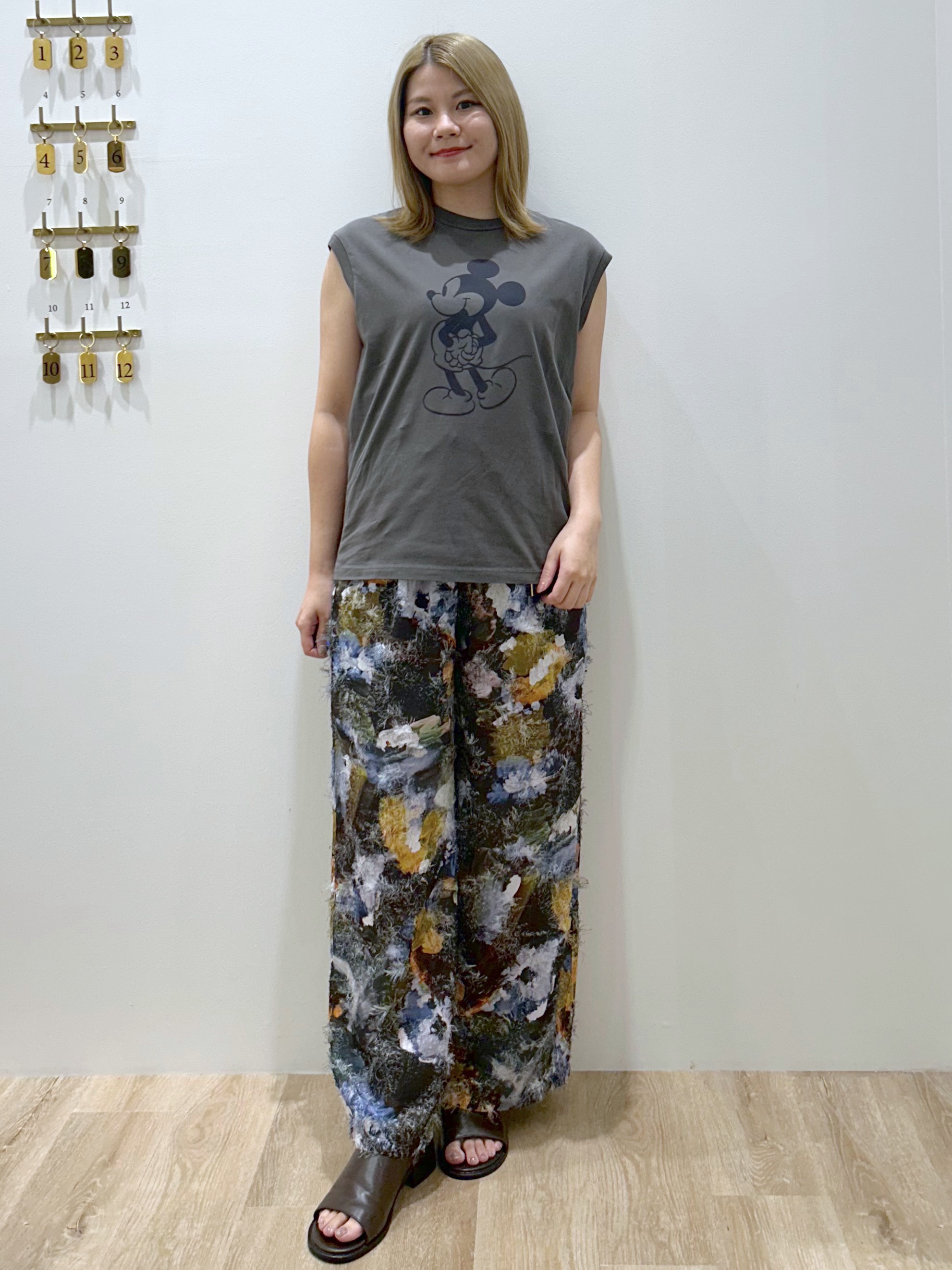 suzukaさんの「OPAQUE.CLIP｜「Mickey Mouse」フロッキープリント フレンチスリーブTシャツ《洗濯機OK》」を使ったコーディネート