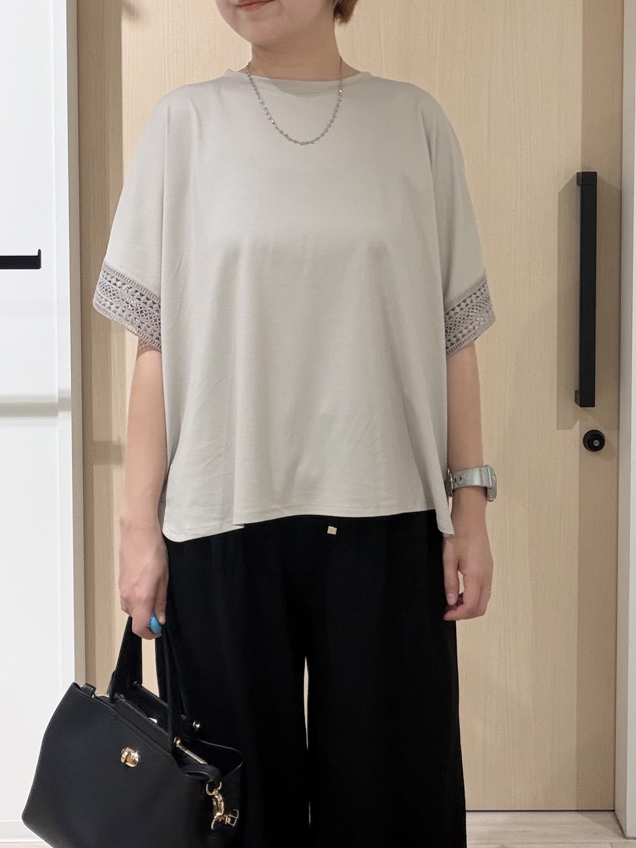 ひらしーさんの「SHOO･LA･RUE｜【UV/洗濯機可/体型カバー】ヒップ周りが隠せる お袖レースTシャツ」を使ったコーディネート