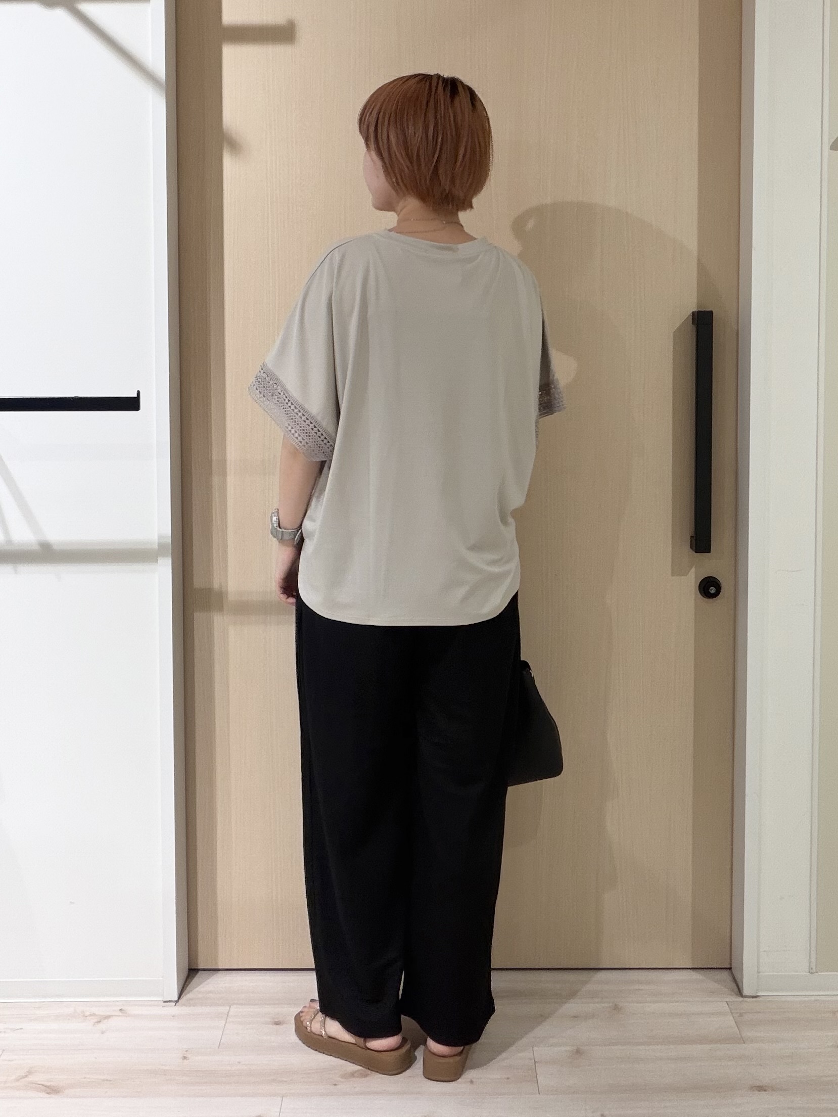 ひらしーさんの「SHOO･LA･RUE｜【UV/洗濯機可/体型カバー】ヒップ周りが隠せる お袖レースTシャツ」を使ったコーディネート