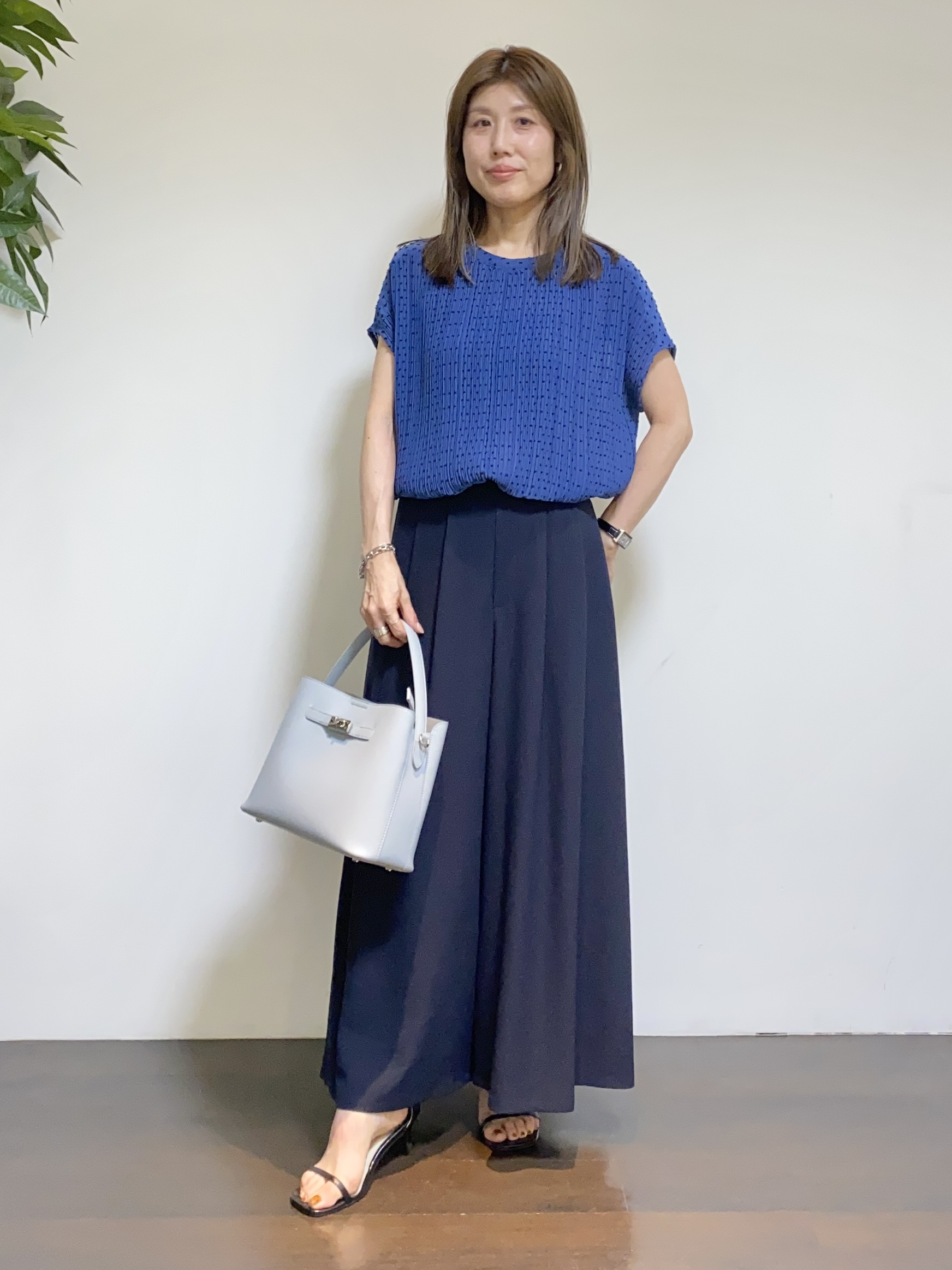 tomoさんの「UNTITLED｜【1枚で着映える】ドットジャガードブラウス」を使ったコーディネート
