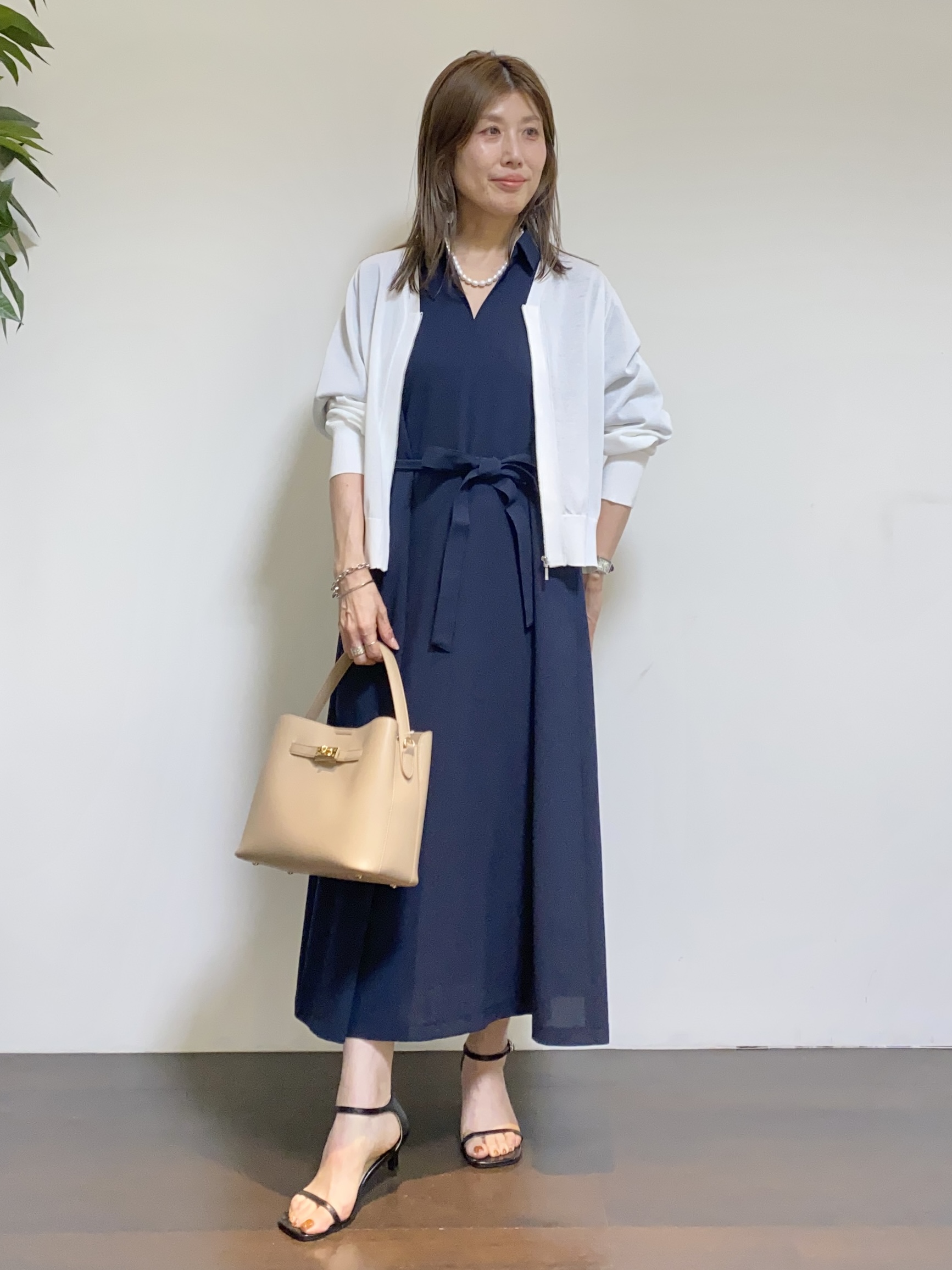 tomoさんの「UNTITLED｜【アンサンブル可/日除け・冷房対策】シアーレーヨンZIPカーディガン」を使ったコーディネート