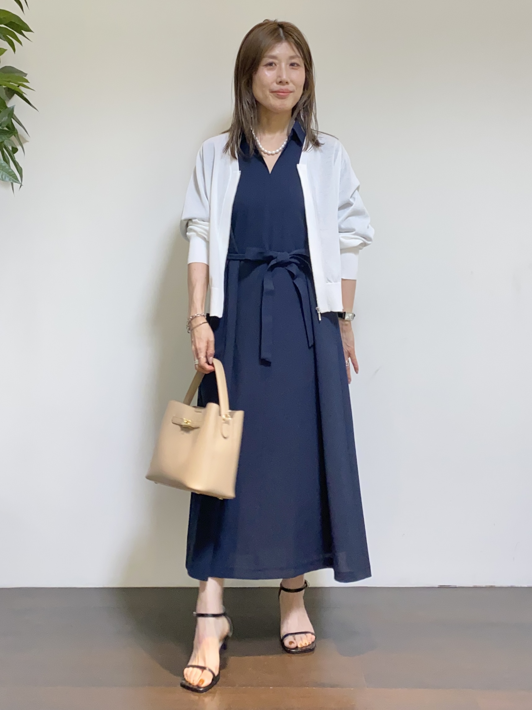 tomoさんの「UNTITLED｜【アンサンブル可/日除け・冷房対策】シアーレーヨンZIPカーディガン」を使ったコーディネート