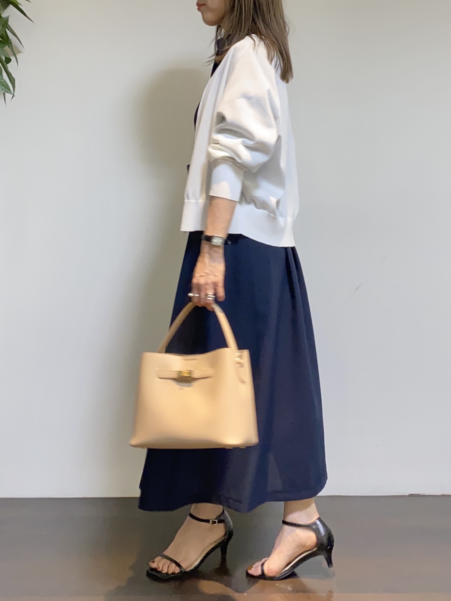 tomoさんの「UNTITLED｜【アンサンブル可/日除け・冷房対策】シアーレーヨンZIPカーディガン」を使ったコーディネート