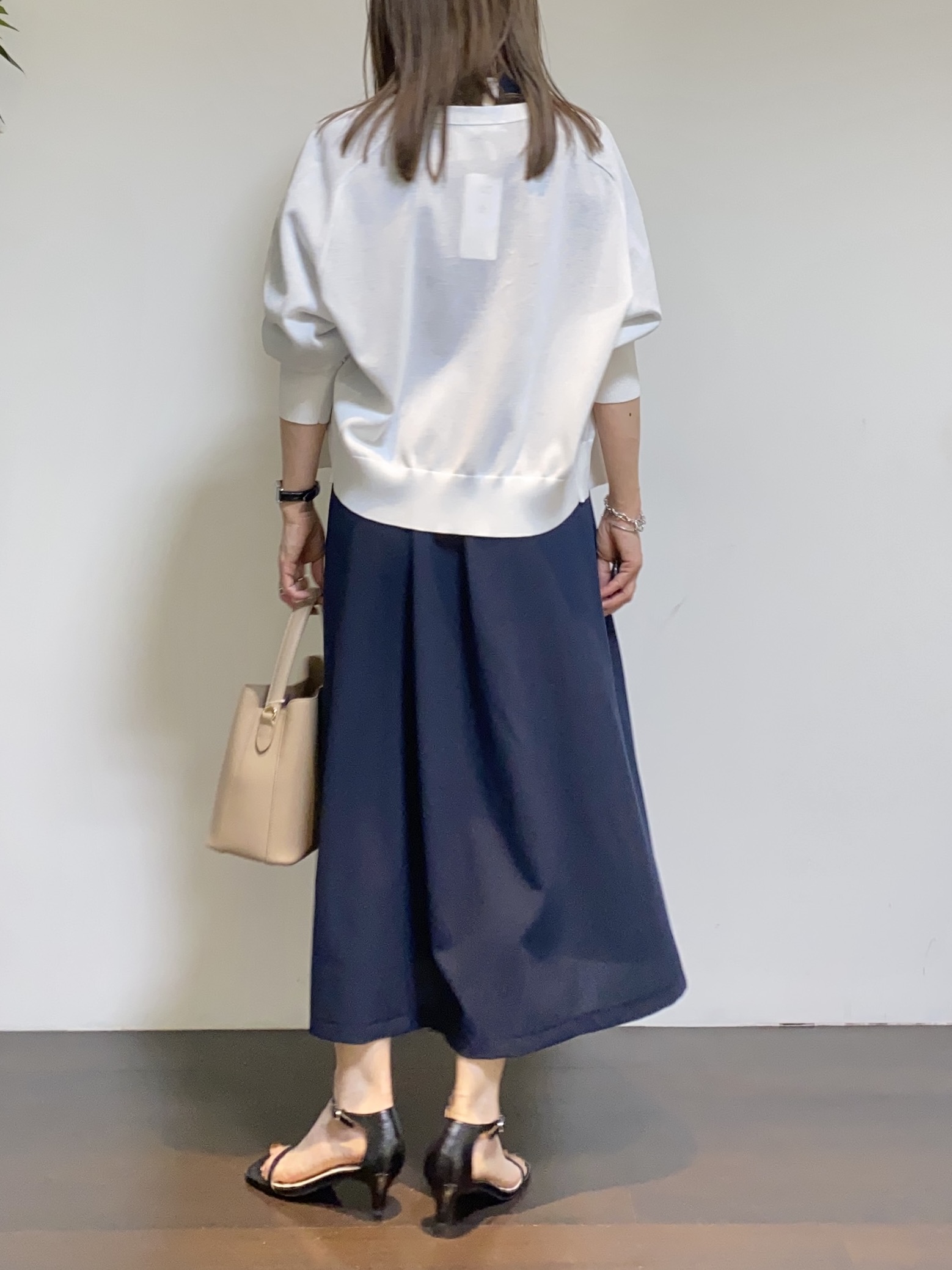 tomoさんの「UNTITLED｜【アンサンブル可/日除け・冷房対策】シアーレーヨンZIPカーディガン」を使ったコーディネート