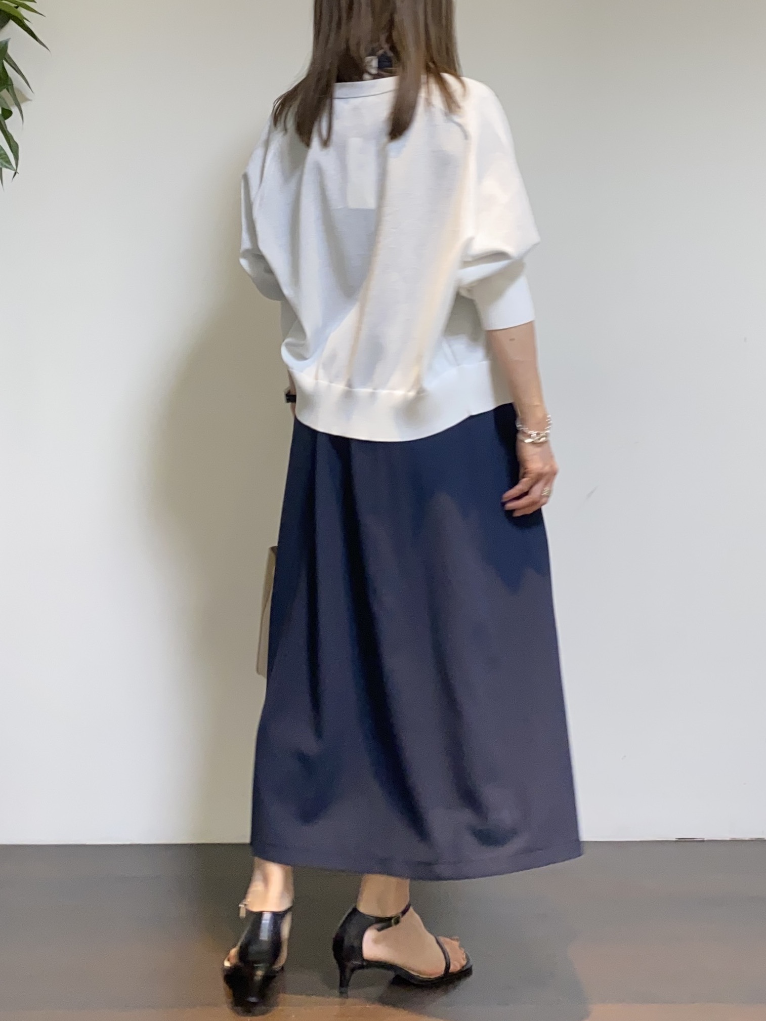 tomoさんの「UNTITLED｜【アンサンブル可/日除け・冷房対策】シアーレーヨンZIPカーディガン」を使ったコーディネート