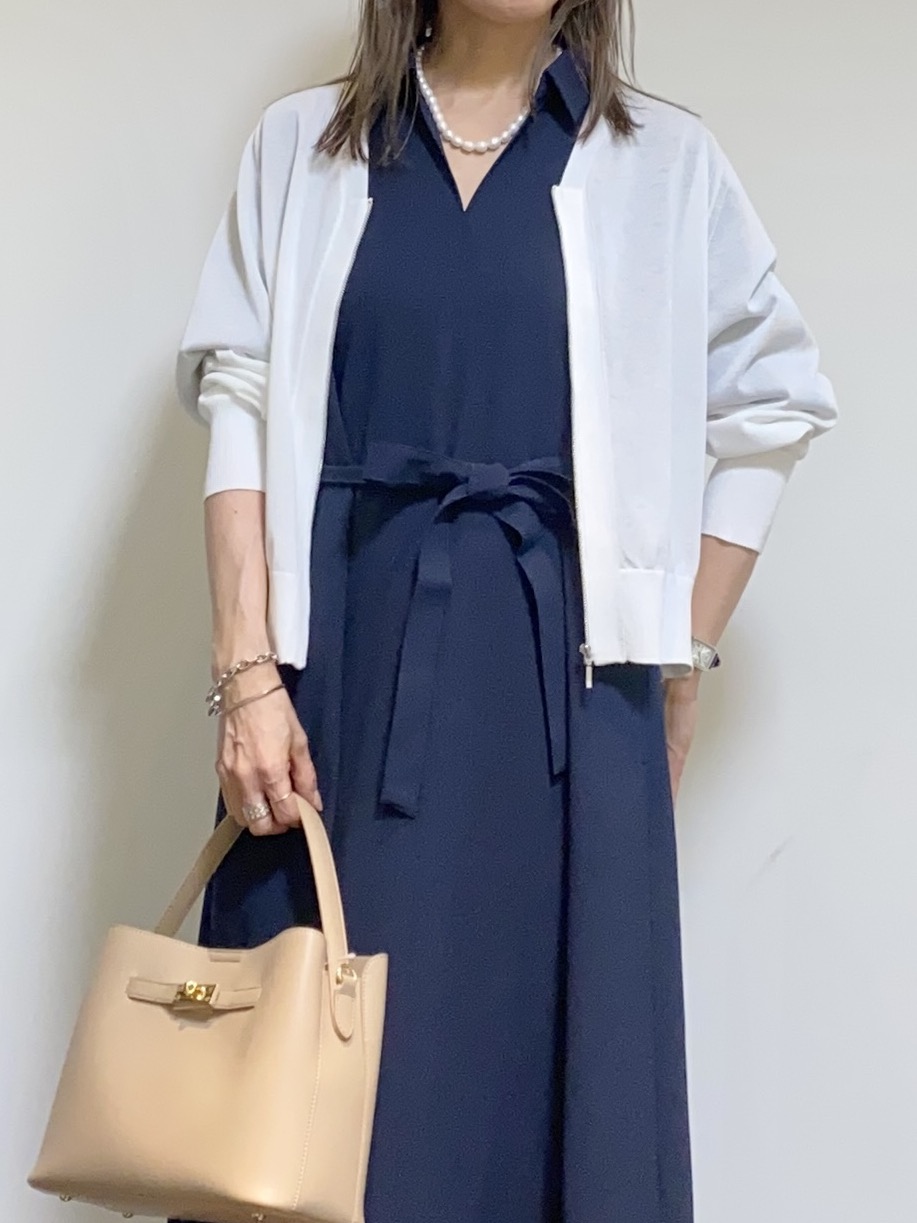 tomoさんの「UNTITLED｜【アンサンブル可/日除け・冷房対策】シアーレーヨンZIPカーディガン」を使ったコーディネート