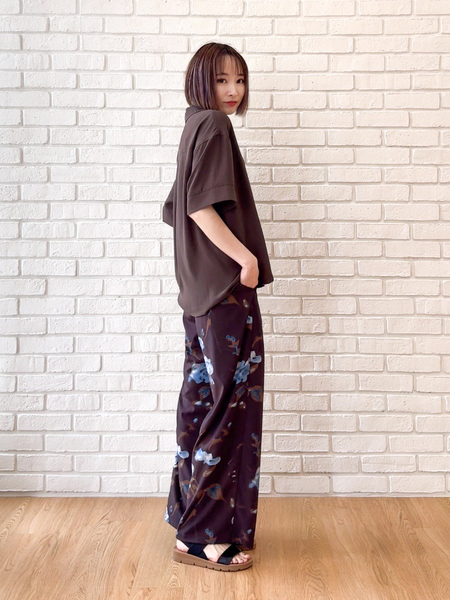 𝐜𝐡𝐢𝐤𝐚さんの「SHOO･LA･RUE｜【通気性〇/UV/S-LL】洗濯後しわになりにくい とろみストライプシャツ」を使ったコーディネート
