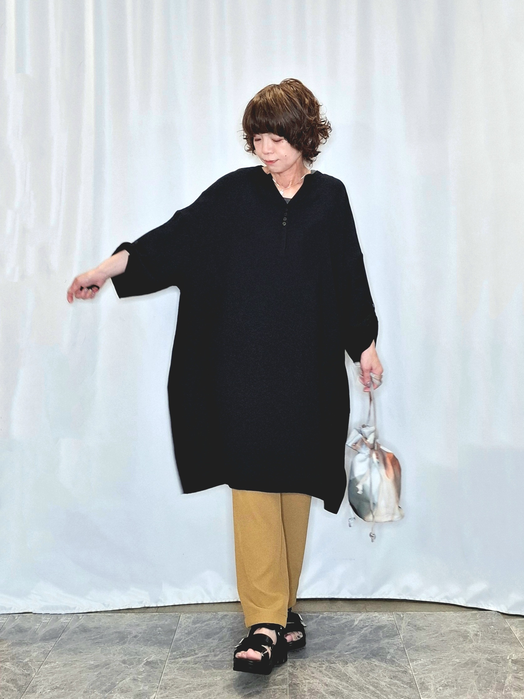 ぬーさんの「SHOO･LA･RUE｜【S-LL/洗濯後しわになりにくい】ゆるっと体型カバー 7分袖コクーンチュニック」を使ったコーディネート