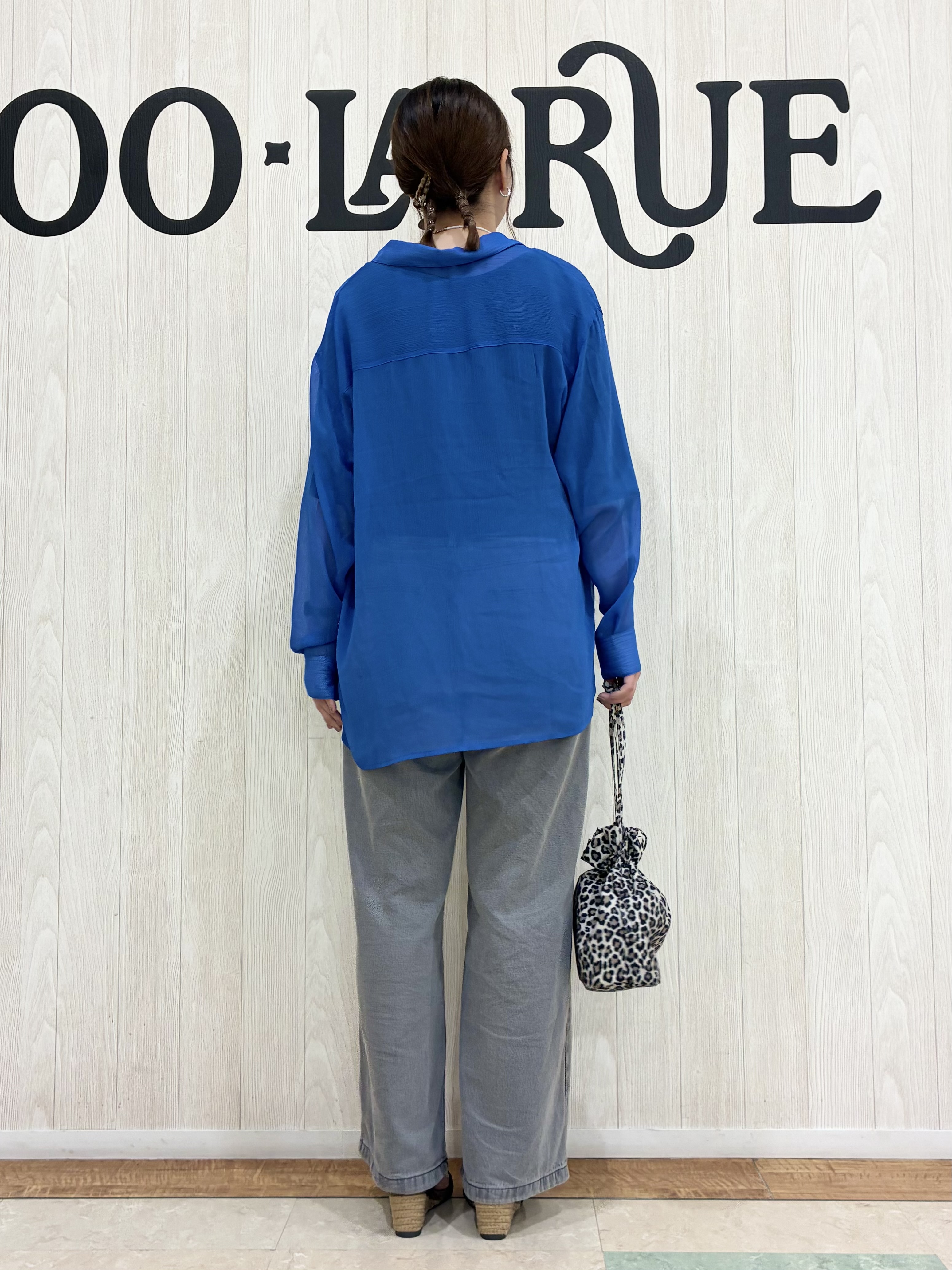 shiiさんの「SHOO･LA･RUE｜【洗濯機可】ダブルポケット 楊柳しぼしぼシアーシャツ」を使ったコーディネート