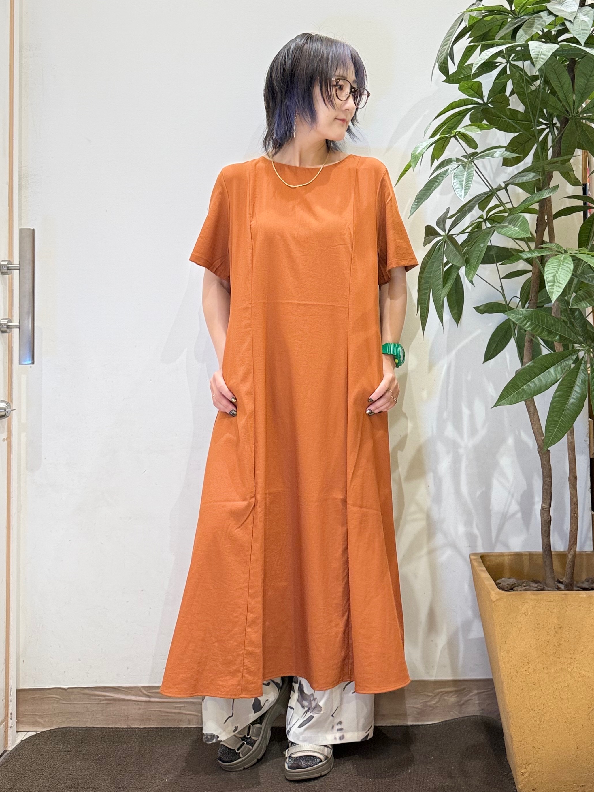 misakiさんの「SHOO･LA･RUE｜【S-LL/洗濯機可/セットアップ可】軽凛(かろりん) 切替ワンピース」を使ったコーディネート