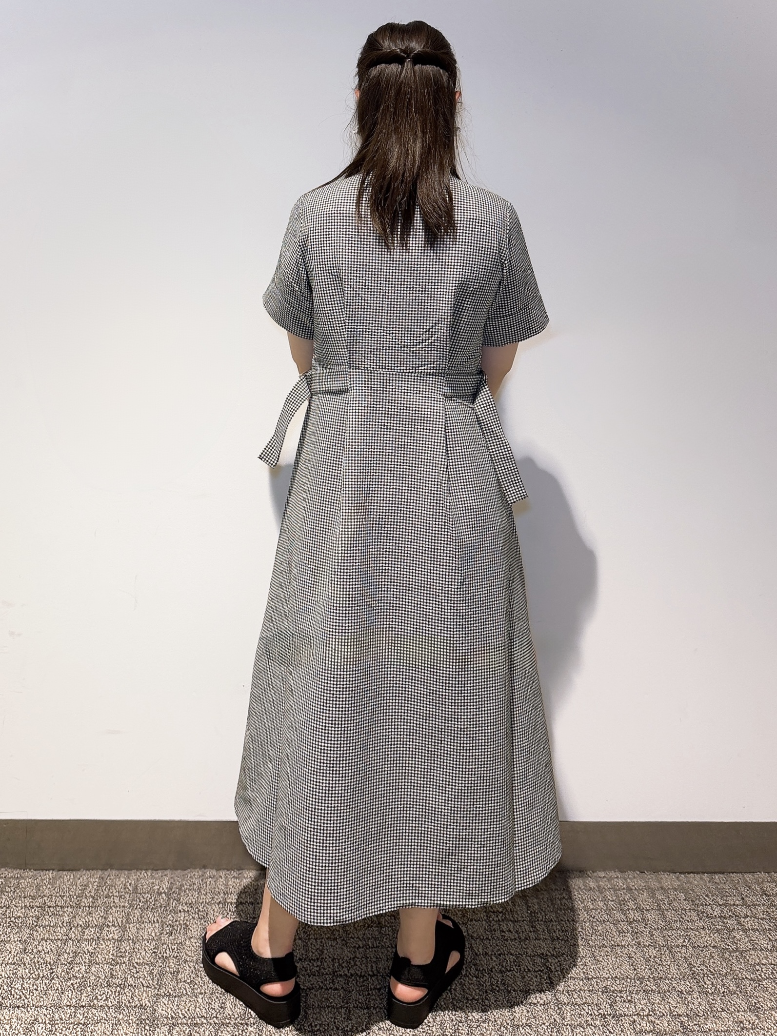 みーさんの「grove｜【低身長さんも選べる着丈/UV・シワになりにくいetc】涼やかさも、きちんとも叶うワンピース」を使ったコーディネート