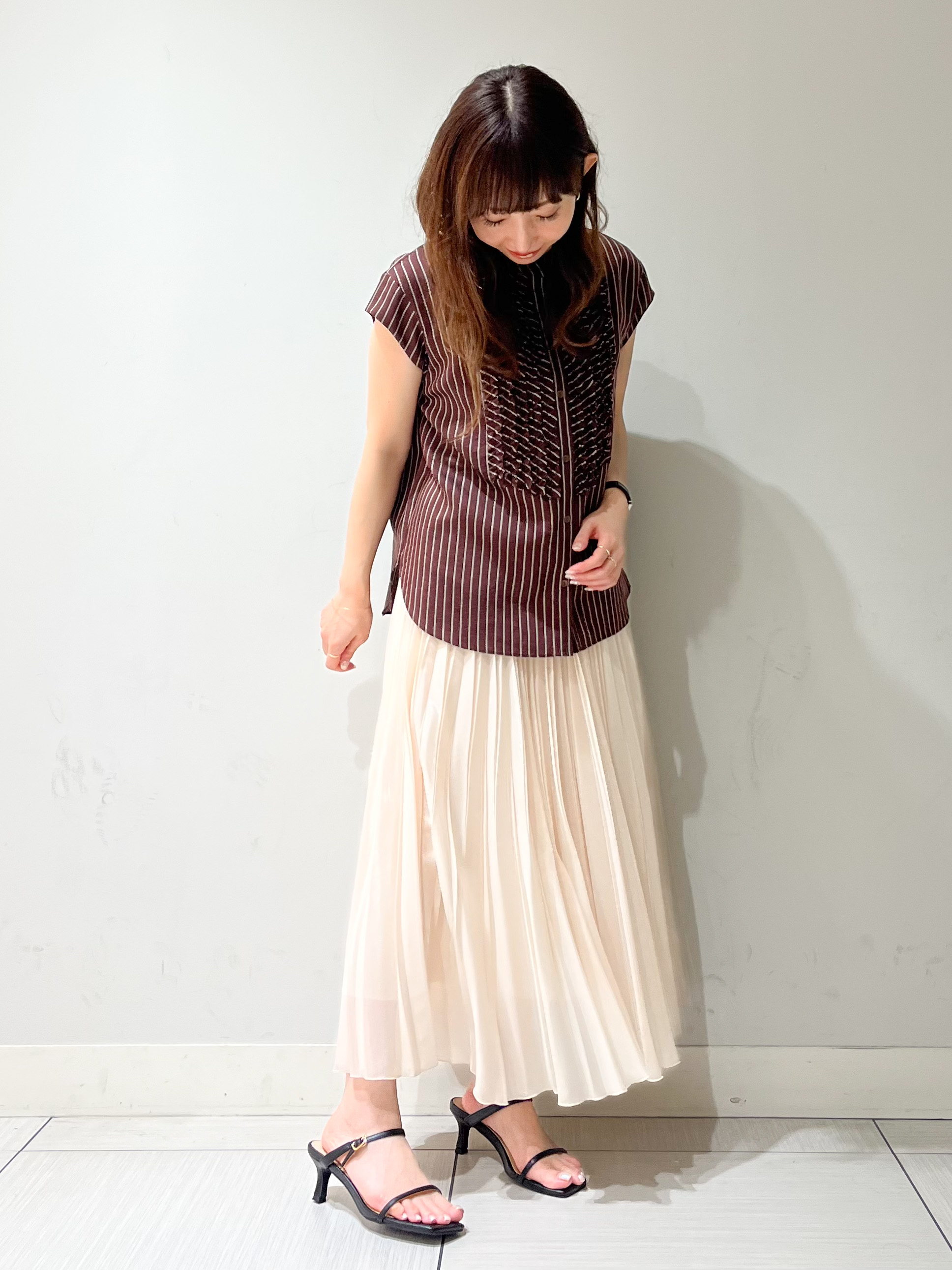 じゅんさんの「DRESSTERIOR｜ストライプフレンチスリーブフリルブラウス」を使ったコーディネート