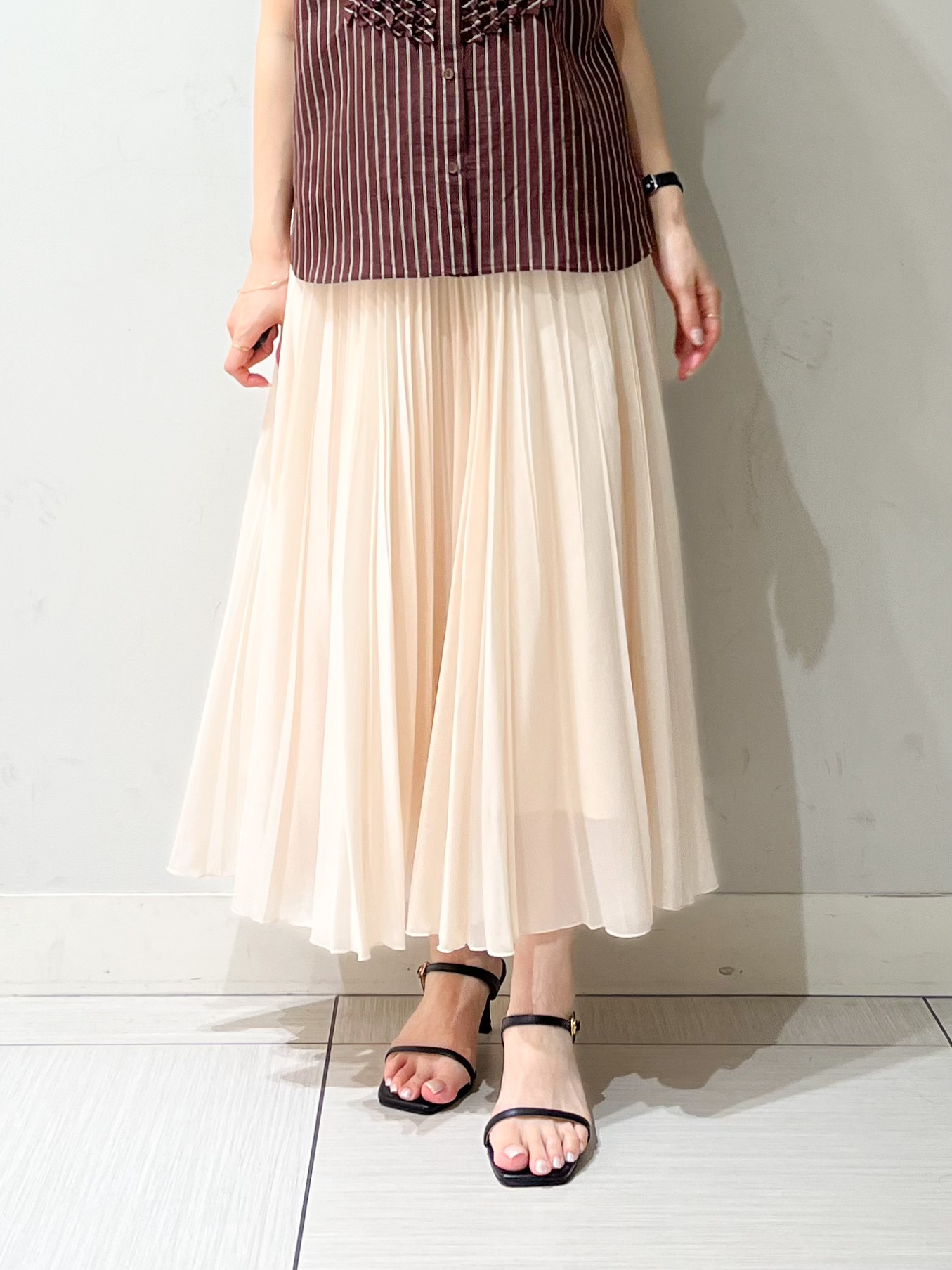 じゅんさんの「DRESSTERIOR｜ストライプフレンチスリーブフリルブラウス」を使ったコーディネート